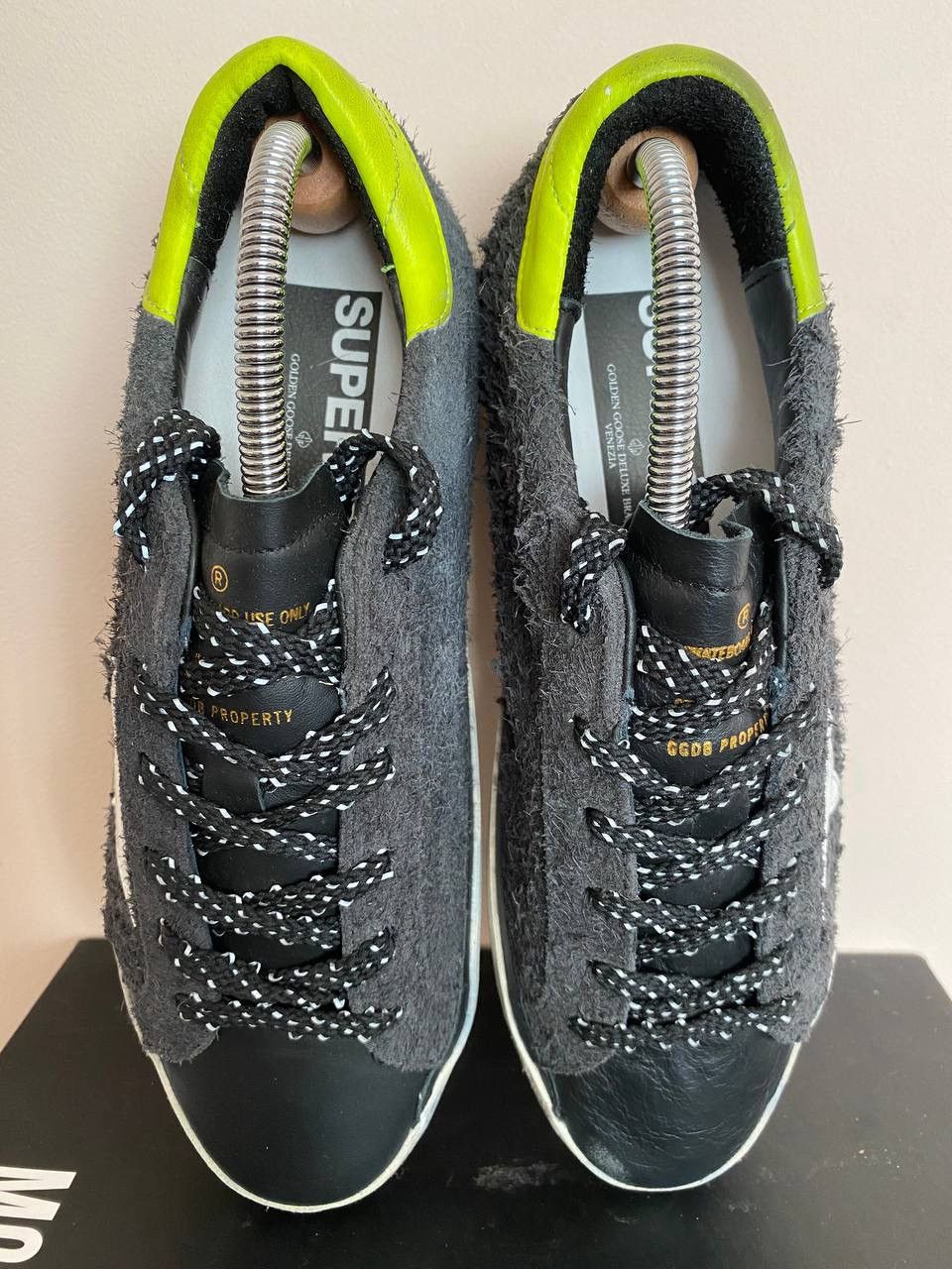 Golden Goose GOLDEN GOOSE GGDB SUPERSTAR Reflective Black Yellow Size US 7 / EU 40 - 7 Thumbnail