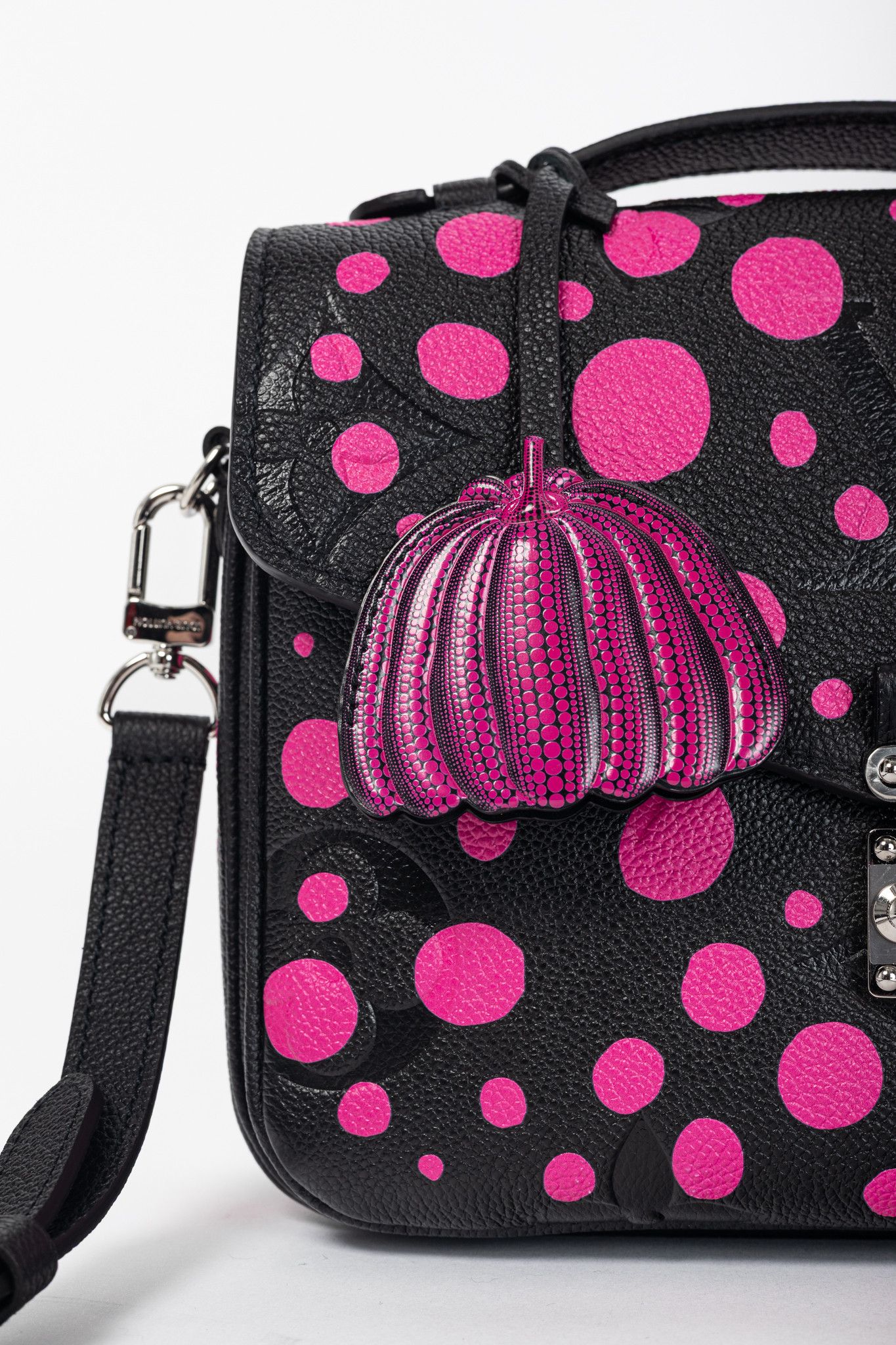 Louis Vuitton × Yayoi Kusama Louis Vuitton Pochette Metis MM Black & Fuchsia Satchel Size ONE SIZE - 8 Thumbnail