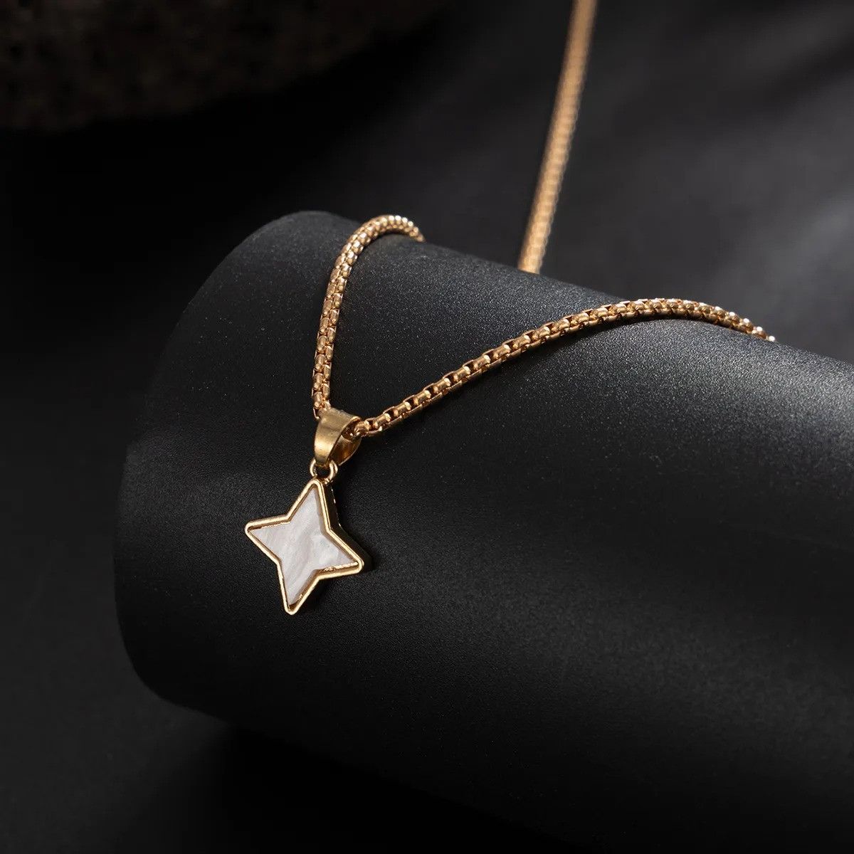 Vintage Four-Angle Star Necklace Size ONE SIZE - 3 Thumbnail