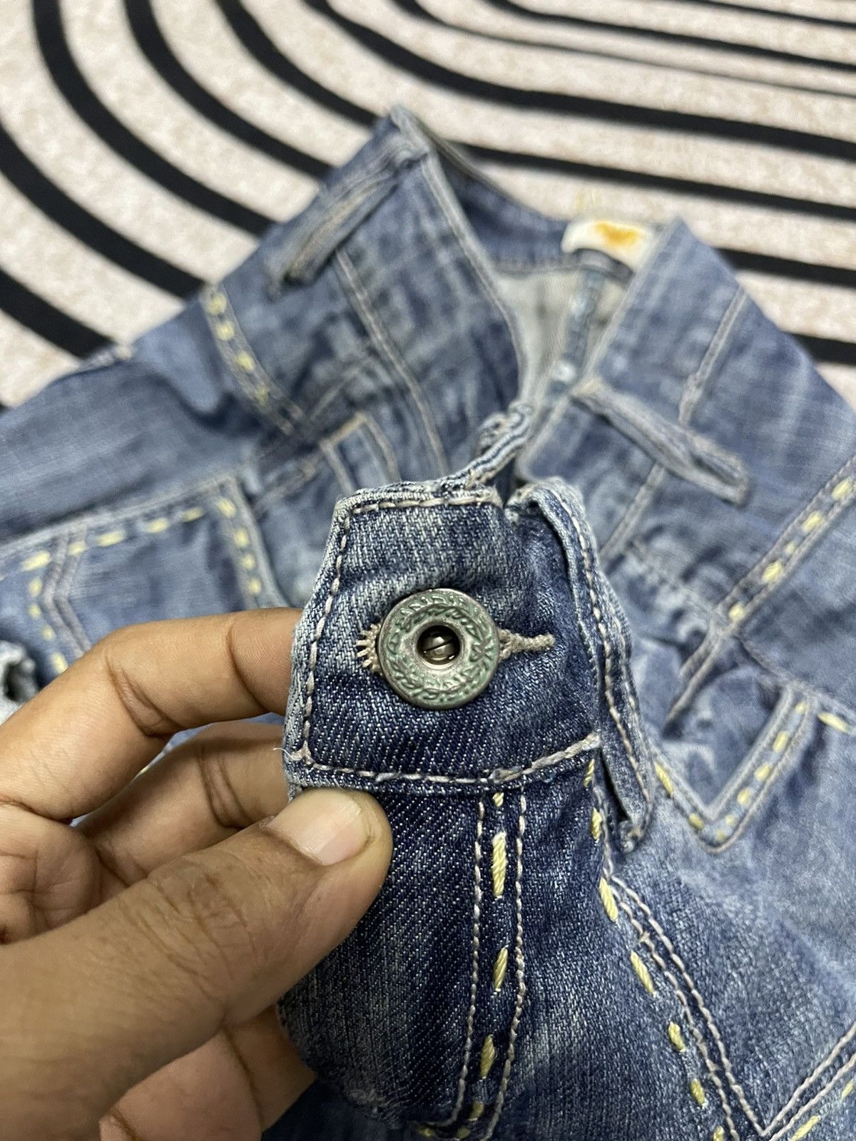 Antik Denim 90s ANTIK DENIM DISTRESSED FLARE JEANS Size US 29 - 8 Thumbnail