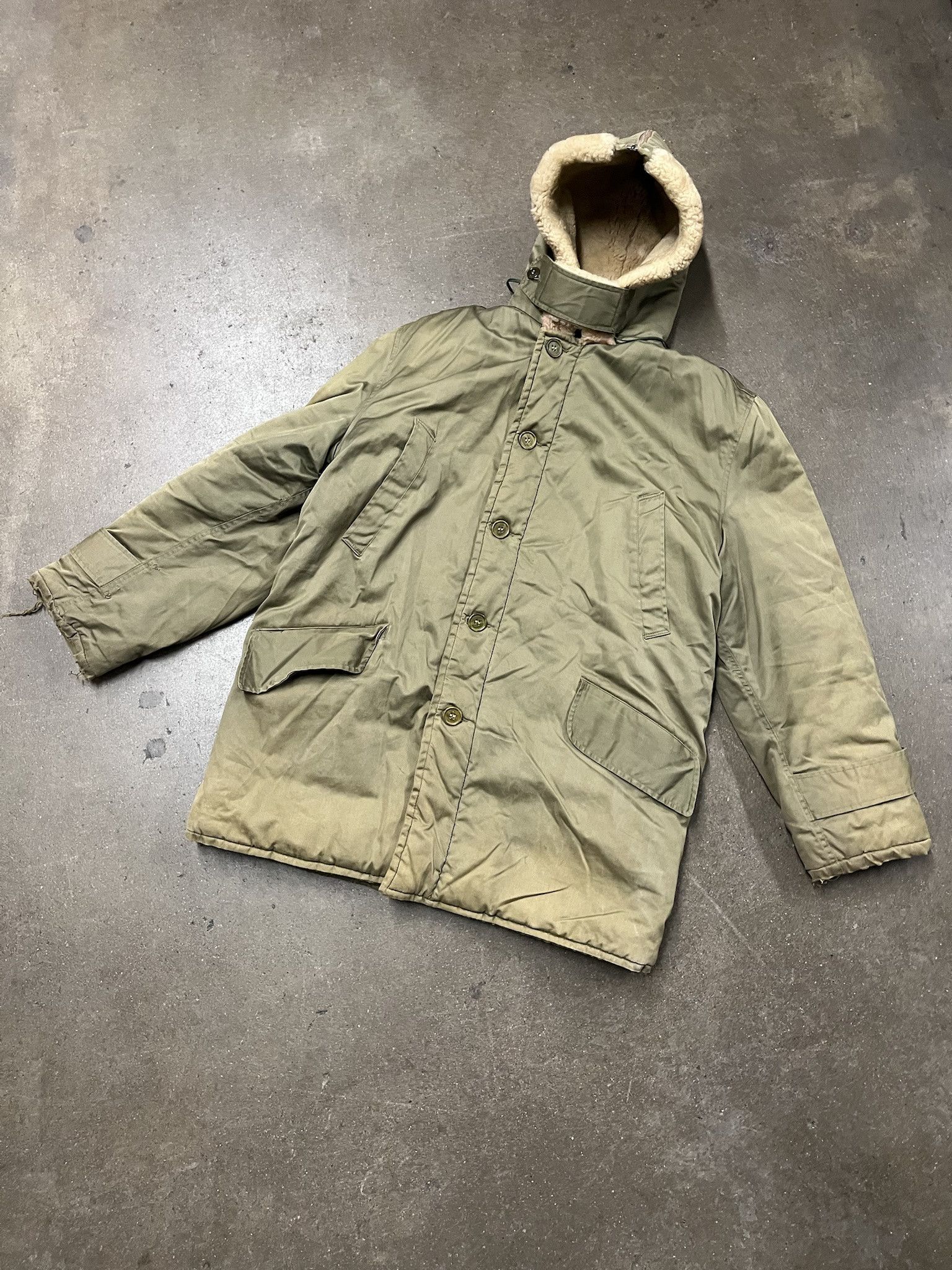 Vintage Vintage World War 2 B9 Fur Hood Parka Jacket Size L Size US L / EU 52-54 / 3 - 1 Thumbnail