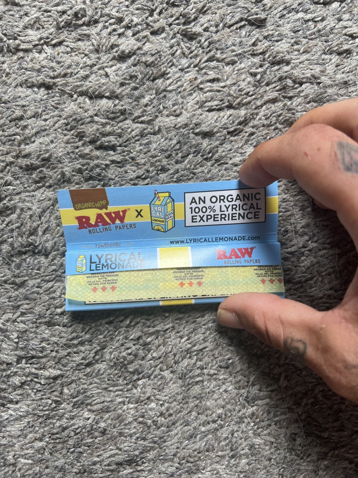 Lyrical Lemonade Lyrical Lemonade X Raw Organic Hemp Rolling Papers Size ONE SIZE - 3 Thumbnail