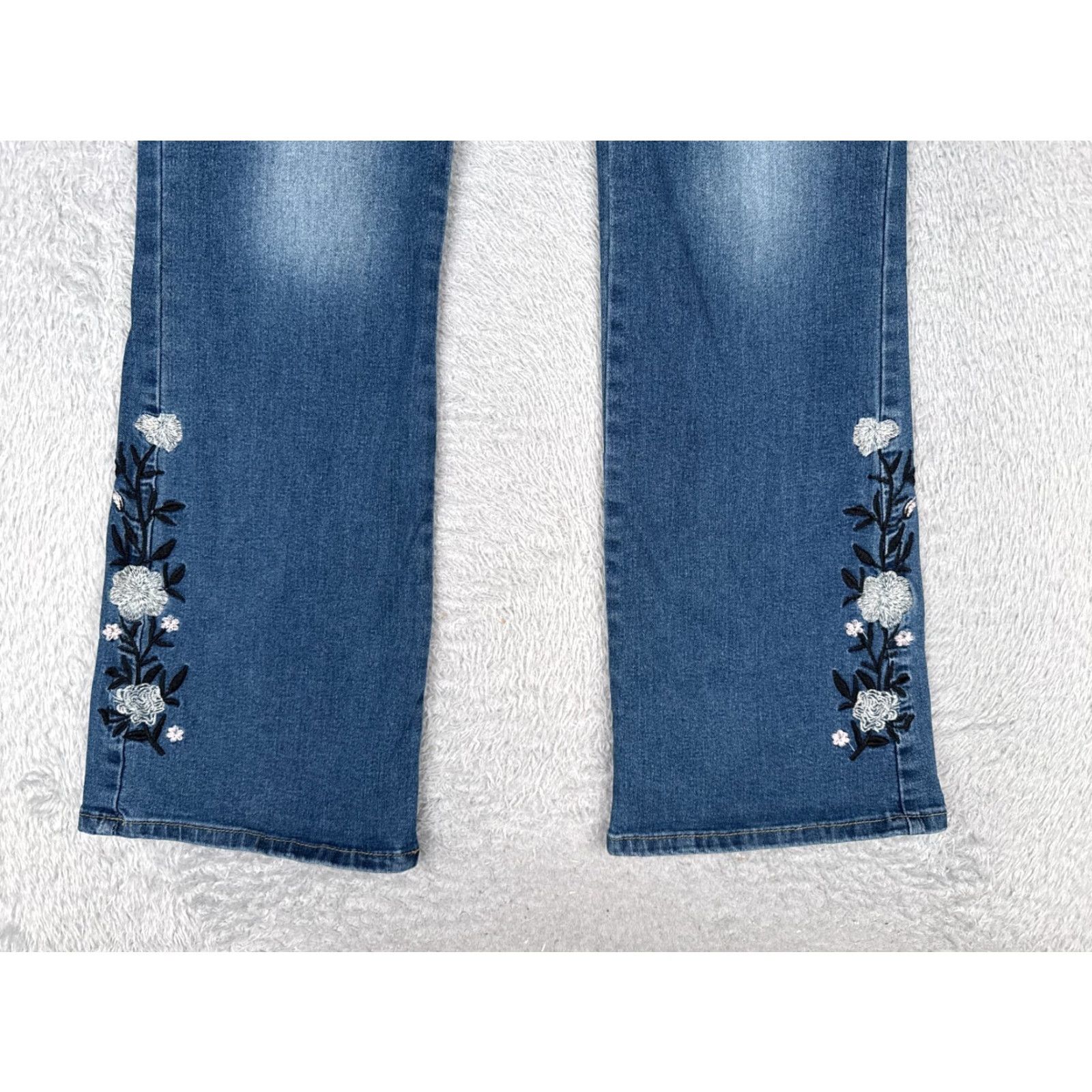 Vintage Vintage Unbranded Women's Jeans Flared 30x29 High Rise Denim Embroidered Floral Cotton Blend Blue Size 30" / US 8 / IT 44 - 2 Thumbnail
