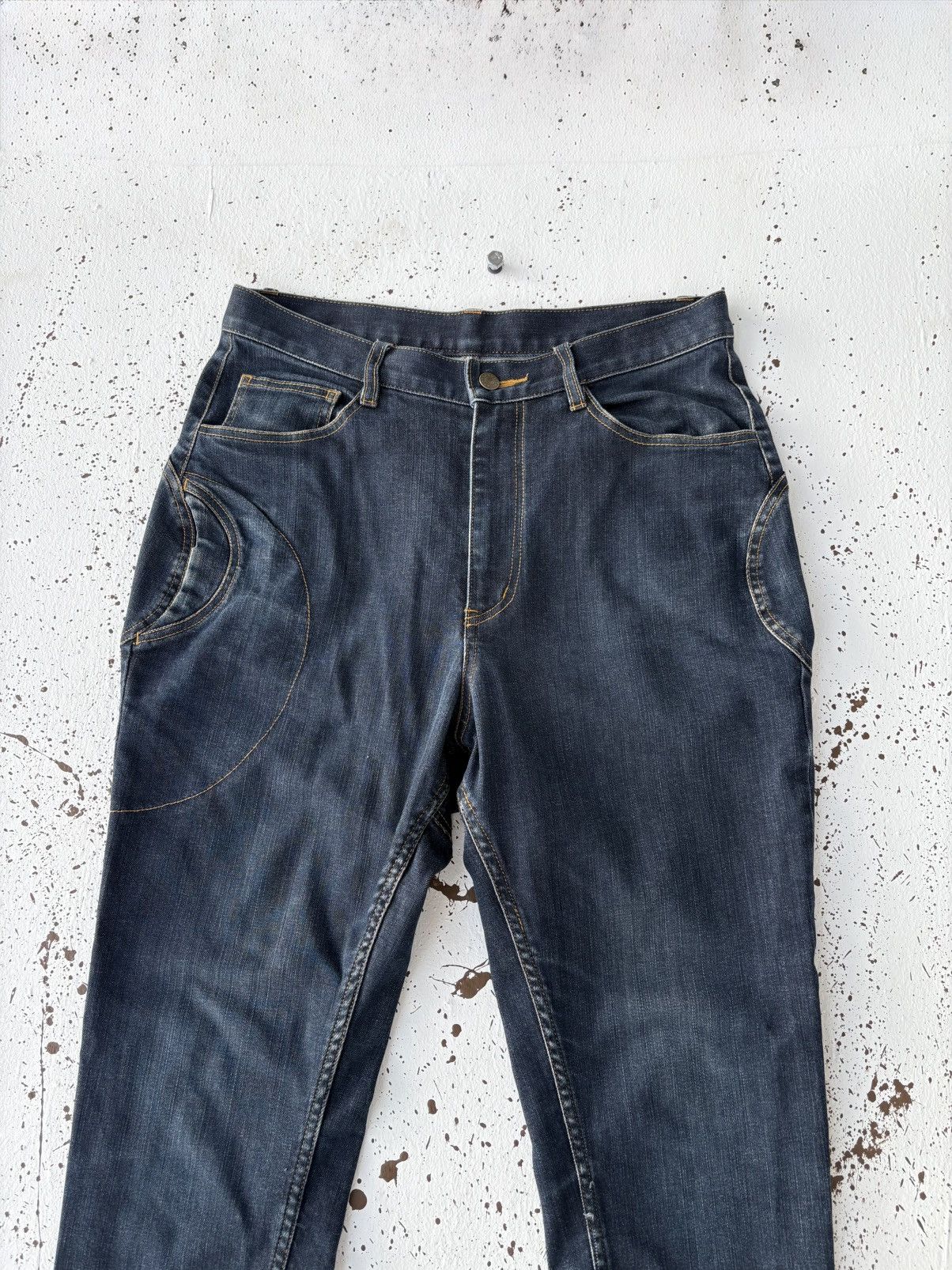 Issey Miyake Issey Miyake Avant-Garde Curved Seam Jeans Japanese Denim Size US 32 / EU 48 - 2 Thumbnail