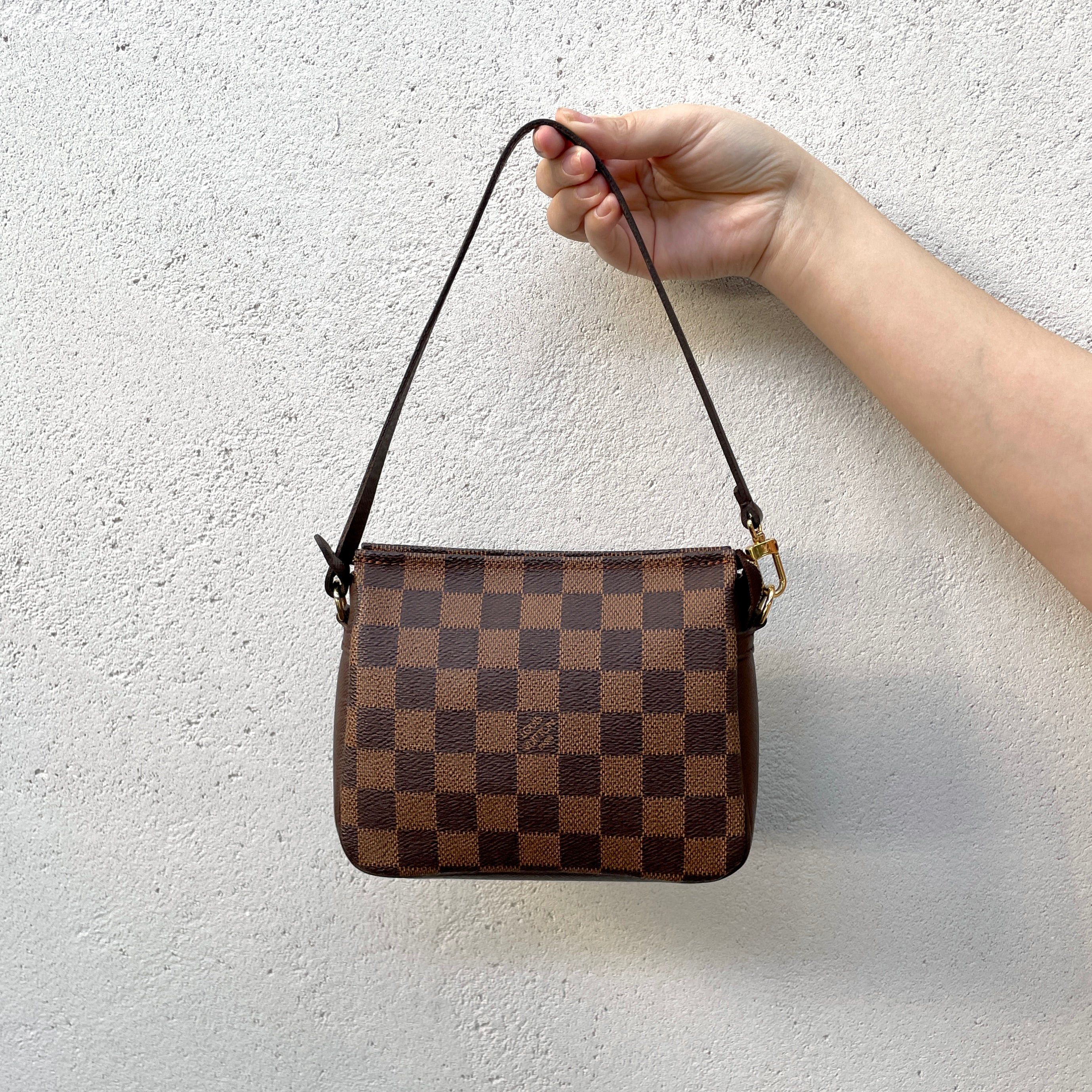Louis Vuitton Louis Vuitton Damier Trues Makeup Handbag N51982 Size ONE SIZE - 1 Thumbnail