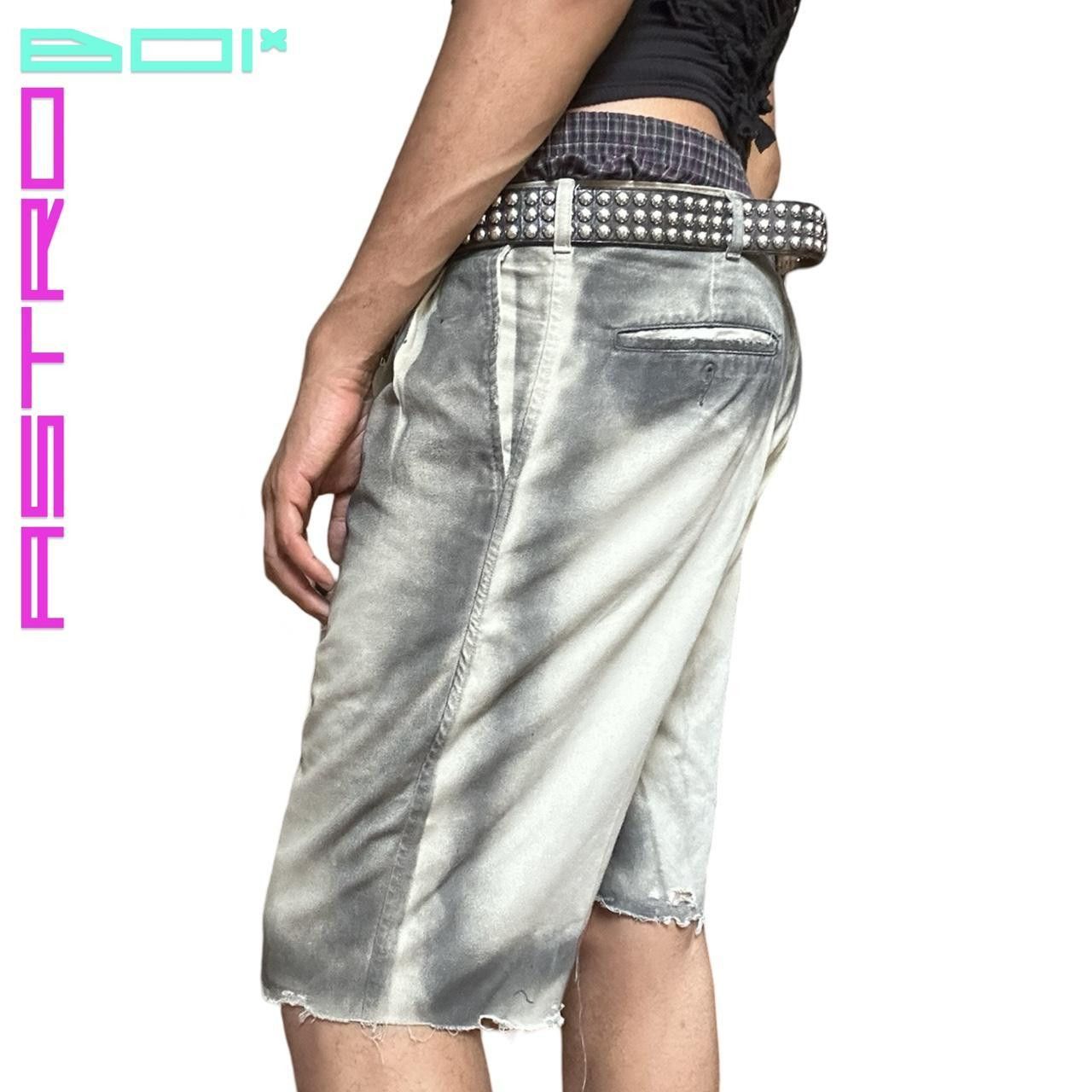 Lee ASTROBOI* GRUNGE TAN PLEATED SHORTS W/ BLK PAINT _ 32" Size US 32 / EU 48 - 3 Thumbnail