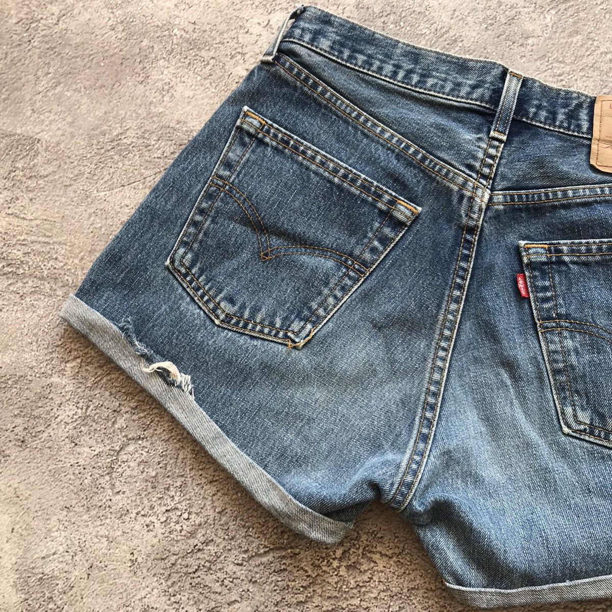 Vintage Vintage 90s Levis Distressed Shorts Sun Faded Grunge Slim 30 Size 30" / US 8 / IT 44 - 8 Thumbnail