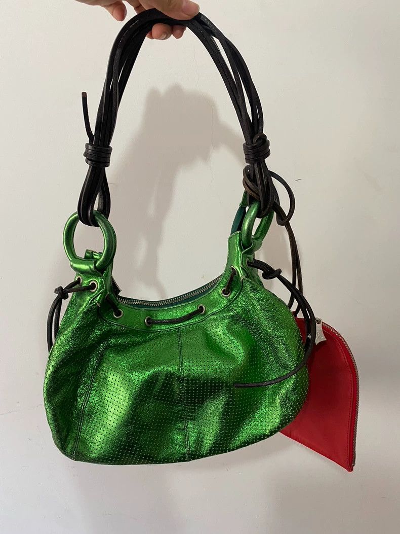 Vivienne Westwood size os Qianxi wind power green locomotiv