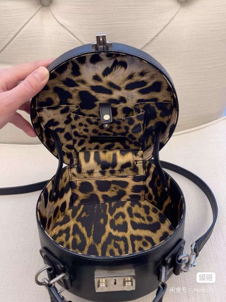 Saint Laurent Paris Saint laurent paris Black round cake bag 2506-Nextarrow Size ONE SIZE - 1 Thumbnail