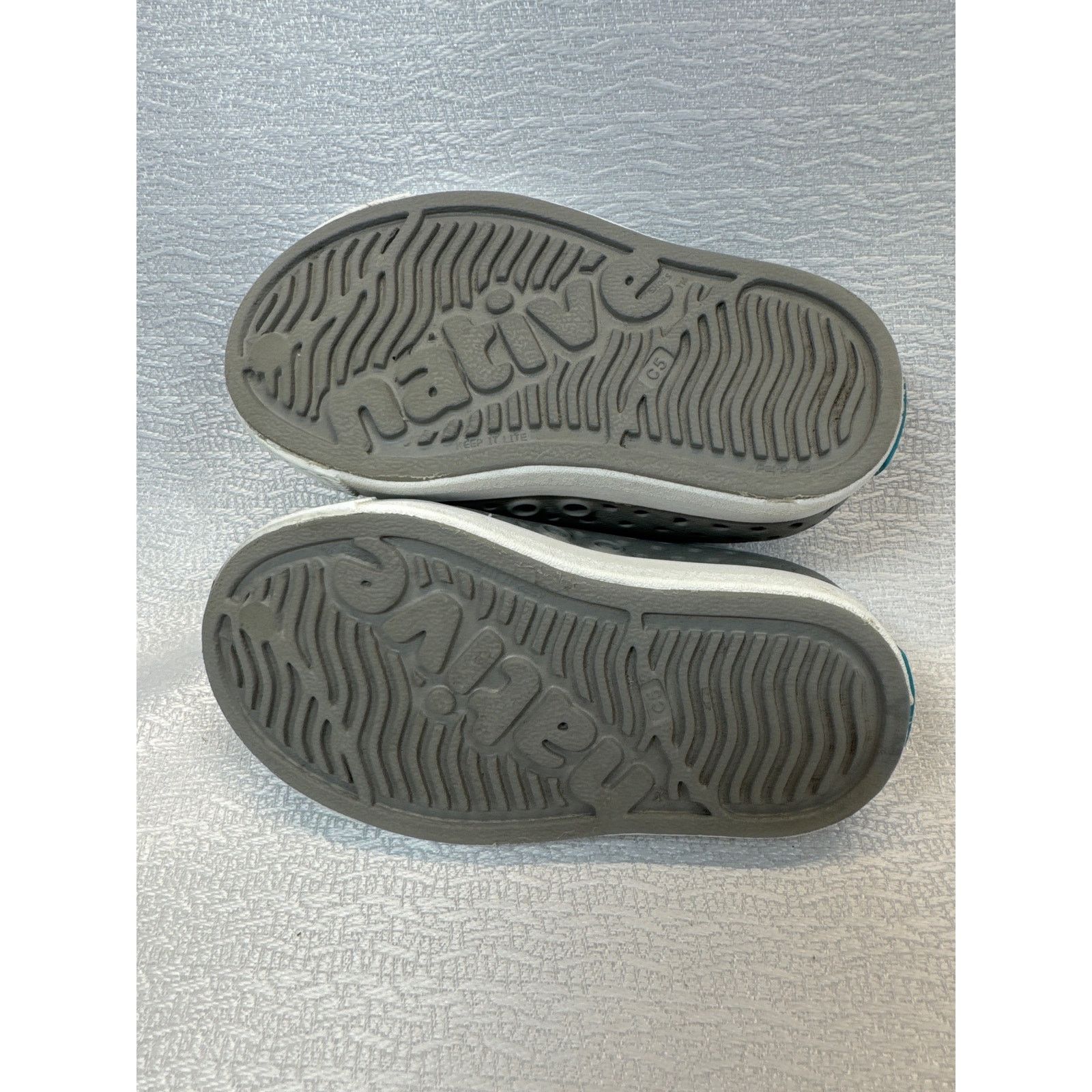Native Native Gray Perforated Slip-On Sneakers Toddler Sz 5 Size US 5 / EU 37 - 5 Thumbnail