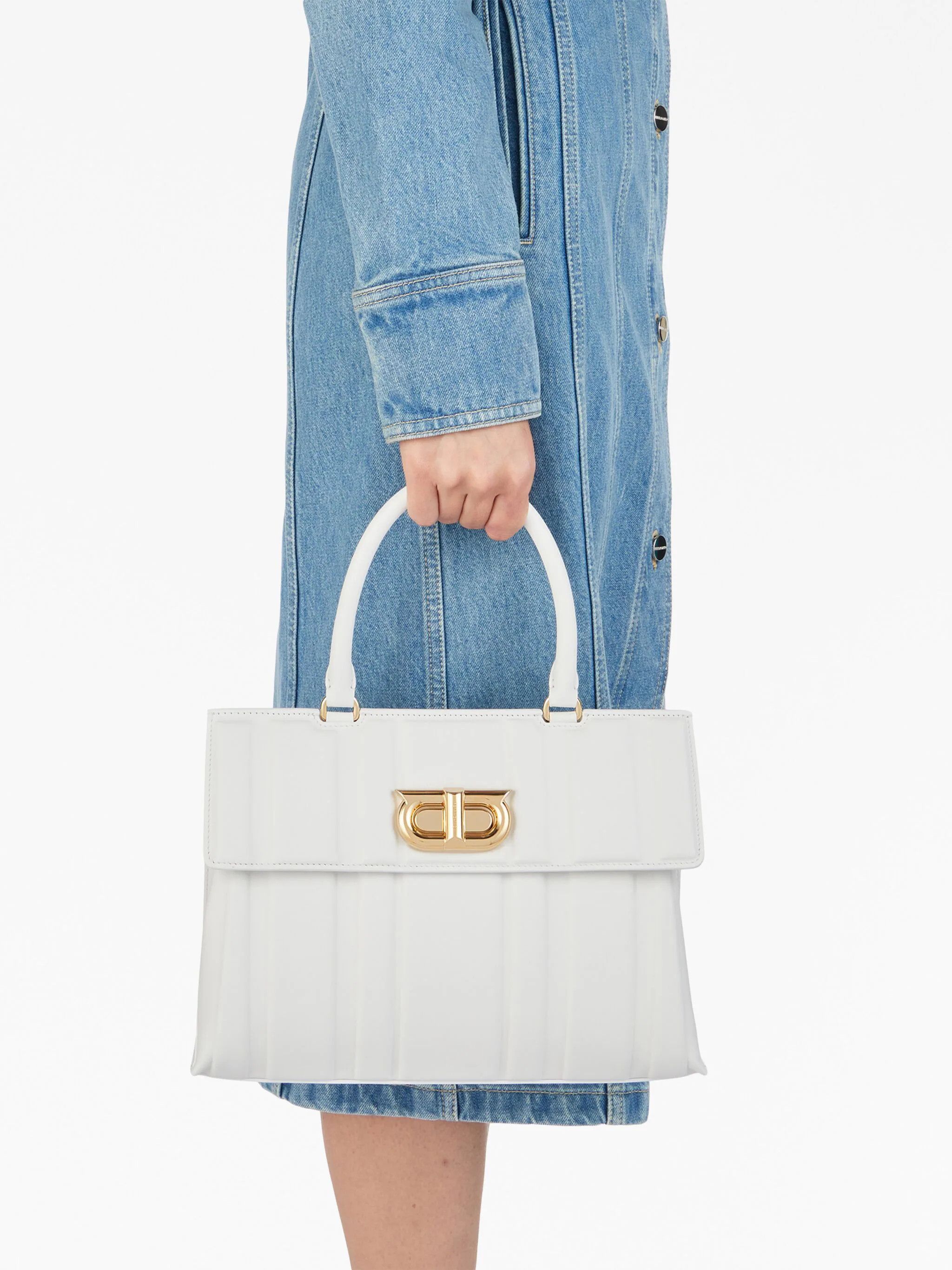 Salvatore Ferragamo o1s1rm0924 Size: OS / Embosse Shoulder Bag in Optic White Size ONE SIZE - 3 Thumbnail