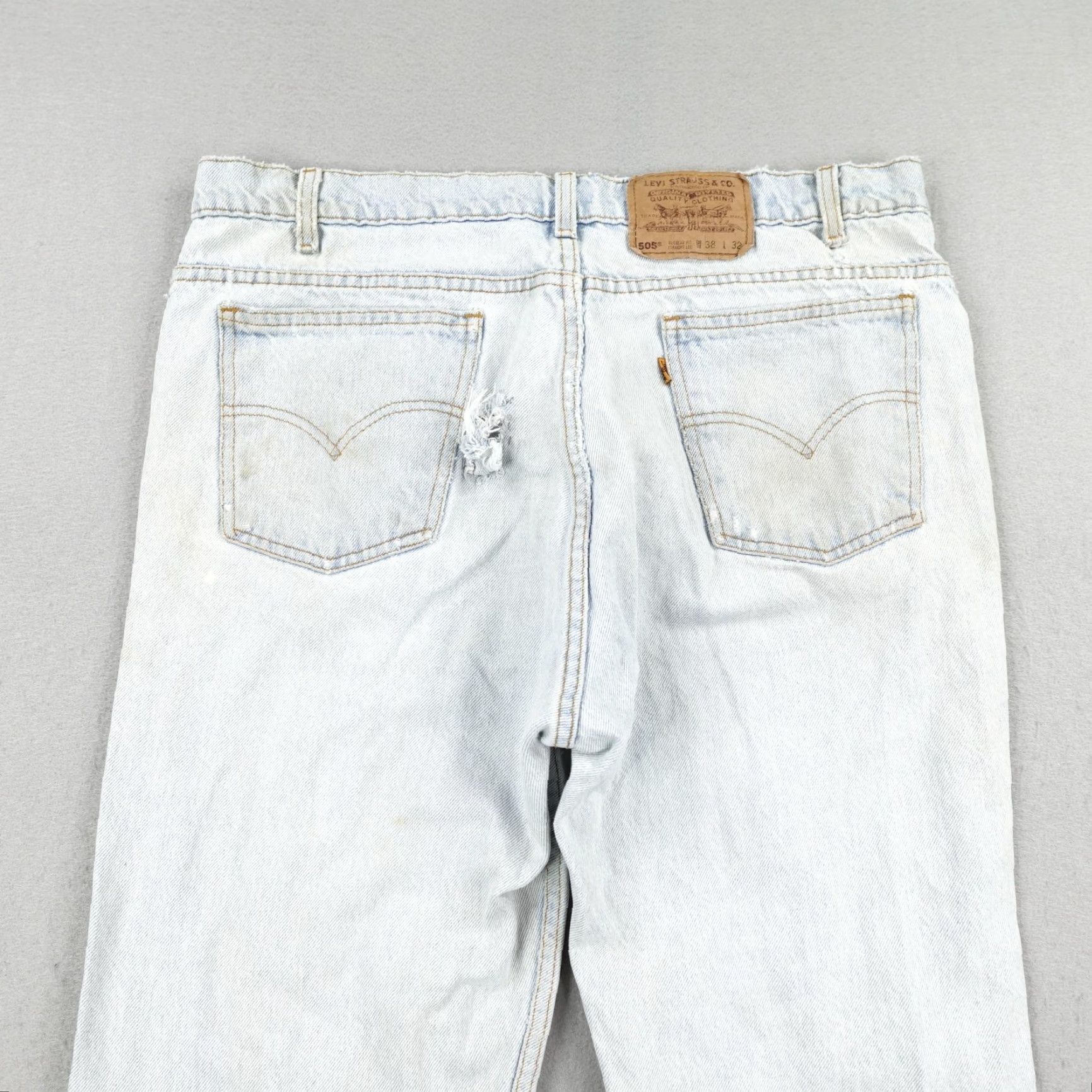 Levi's VINTAGE Levi's 505 Jeans Mens 36x31 Blue Denim Distressed 90s Grunge Size US 38 / EU 54 - 5 Thumbnail