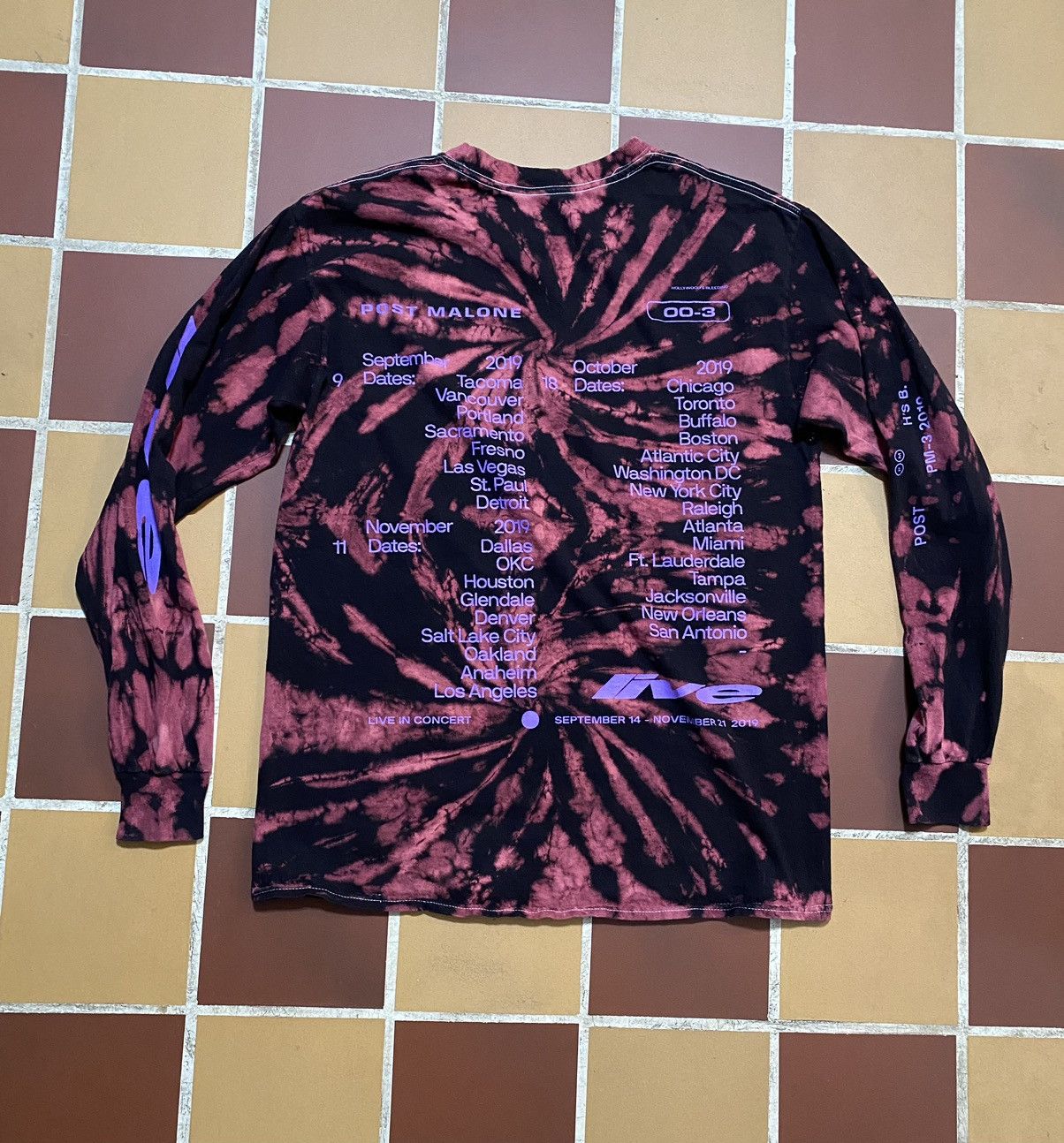 Band Tees Post Malone 2019 Hollywood’s Bleeding Live Tie-dye shirt Size US M / EU 48-50 / 2 - 5 Thumbnail