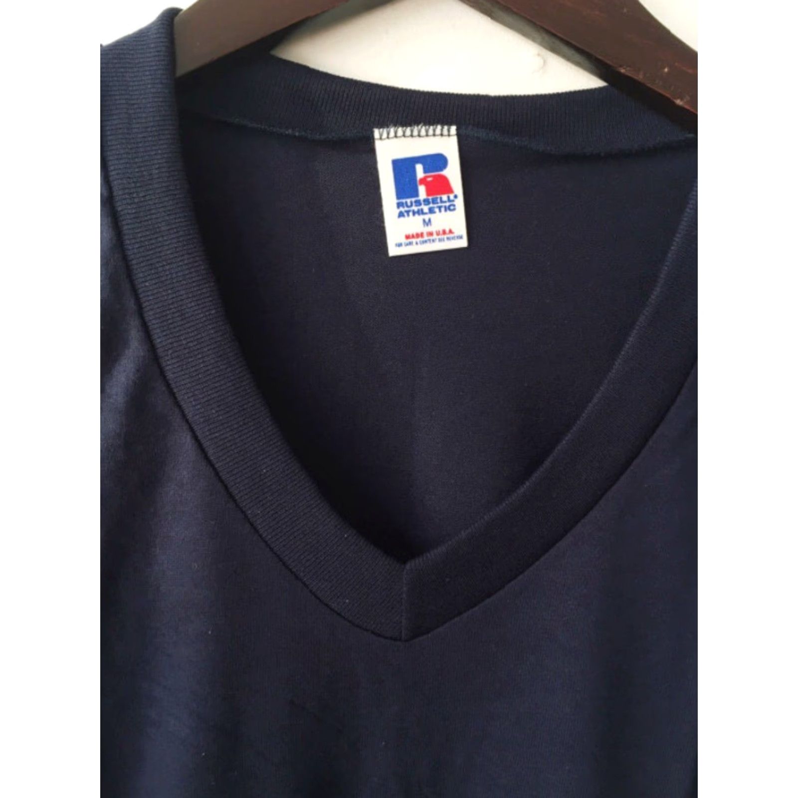 Russell Athletic VINTAGE Russell Athletic T-Shirt Mens Medium Navy Blue 90s Deadstock NWOT V-Neck 50/50 1990s 90s Athletic Fit USA Size US M / EU 48-50 / 2 - 2 Thumbnail
