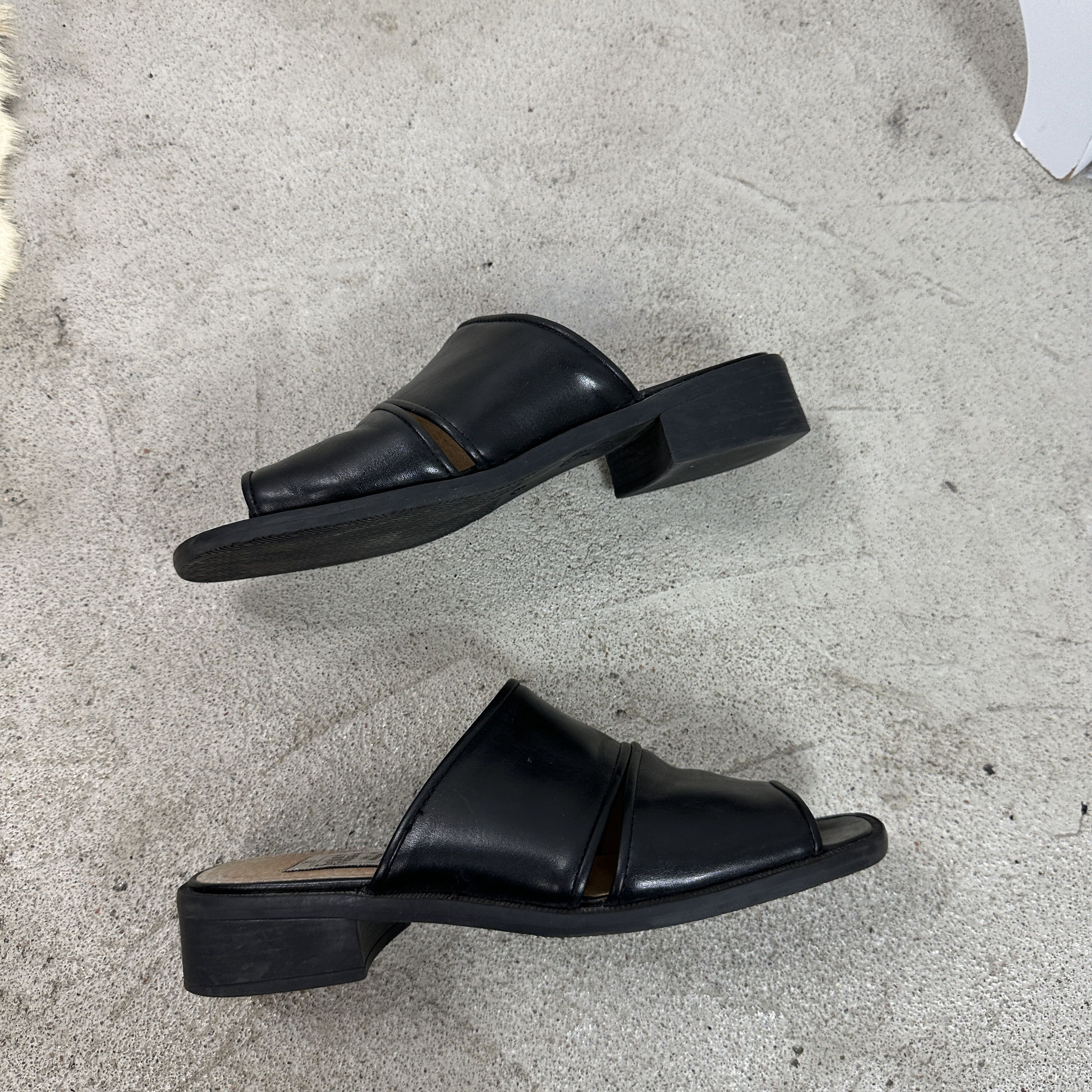 Vintage Vintage Avant Garde Opium Cut Out Leather Mules 00s Size US 8 / IT 38 - 8 Thumbnail