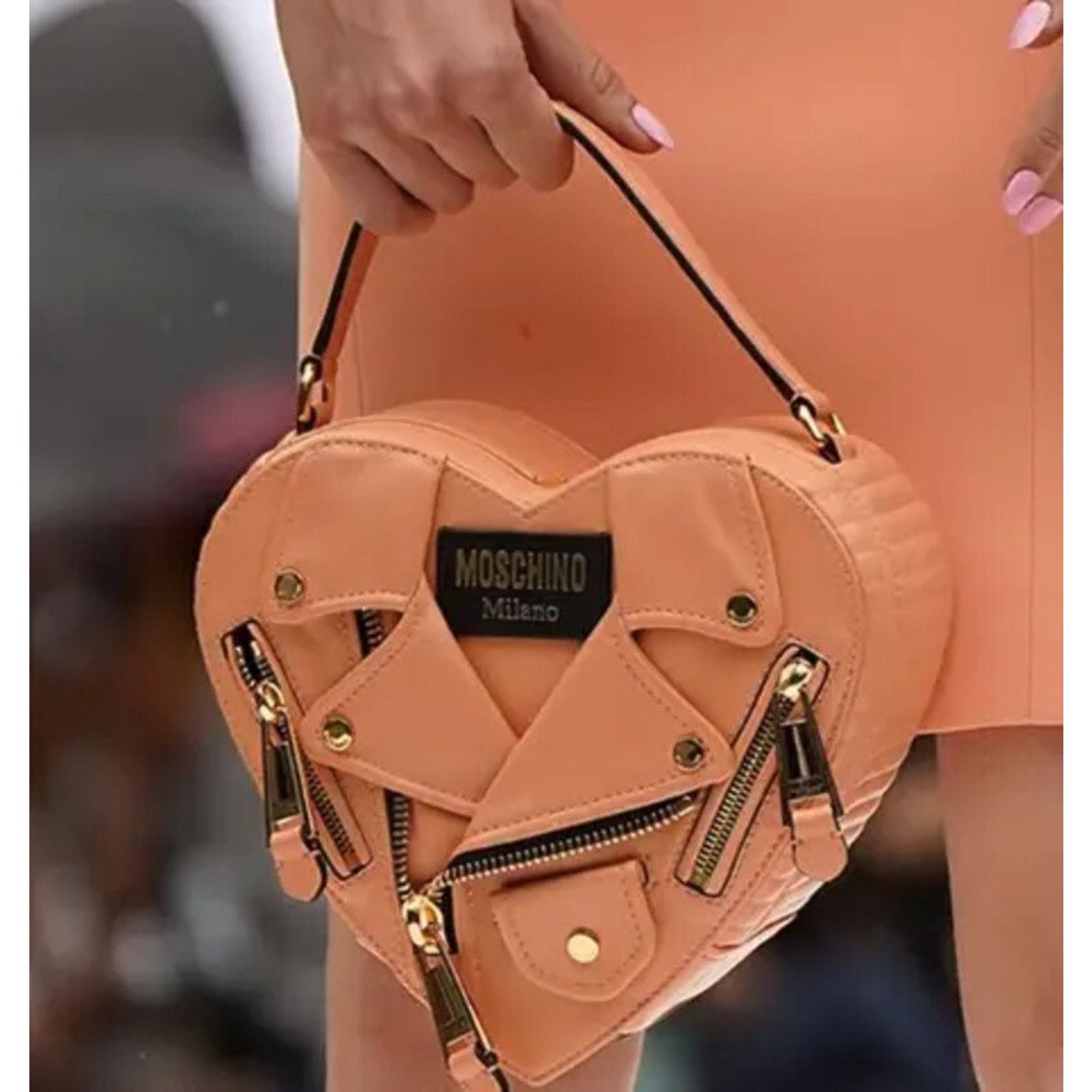 Moschino SS22 MOSCHINO Couture Jeremy Scott Peach Heart Leather Bag Size ONE SIZE - 1 Thumbnail