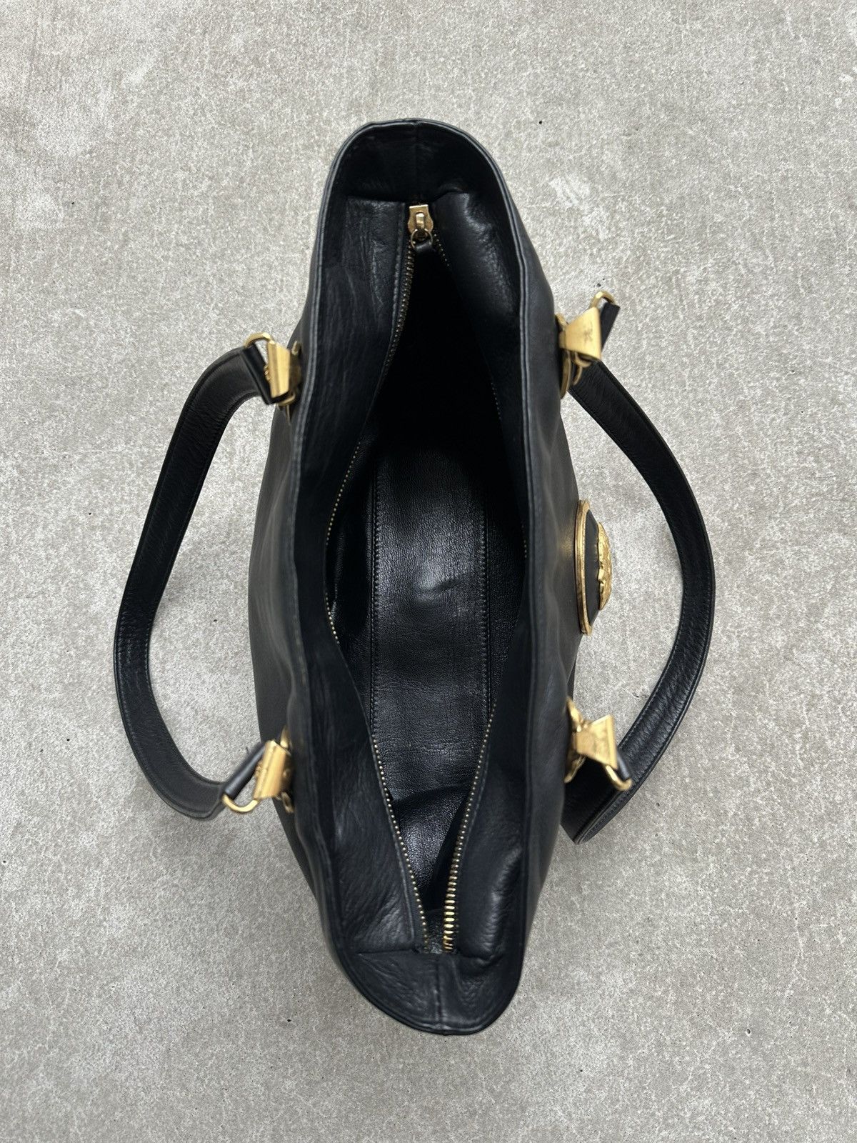 Versace Vintage Gianni Versace La Medusa Golden Logo Leather Bag Size ONE SIZE - 13 Thumbnail