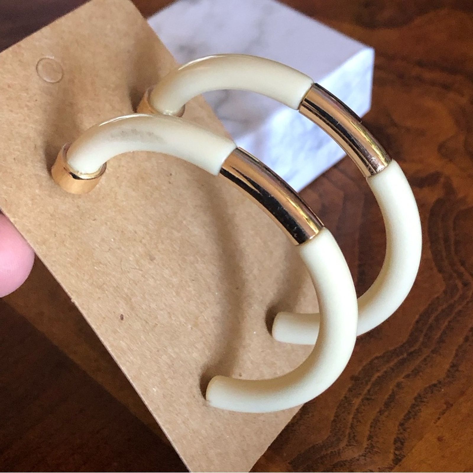 Vintage Vintage 90s cream and gold tone large hoop earrings Size ONE SIZE - 4 Thumbnail