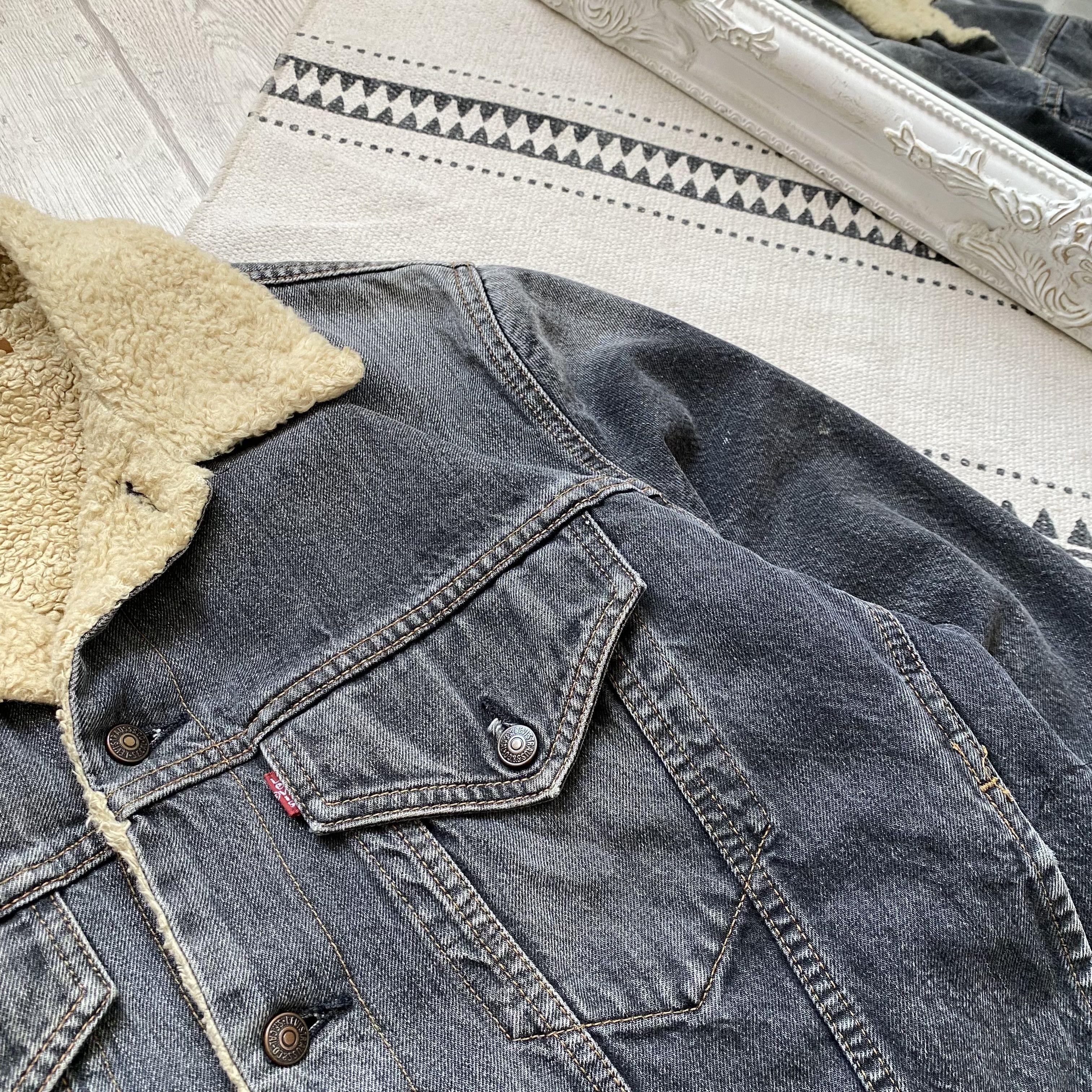 Levi's Vintage Clothing 🕷️ Vintage 00s Faded Levis Trucker Denim Sherpa jacket Y2K Size US M / EU 48-50 / 2 - 4 Thumbnail