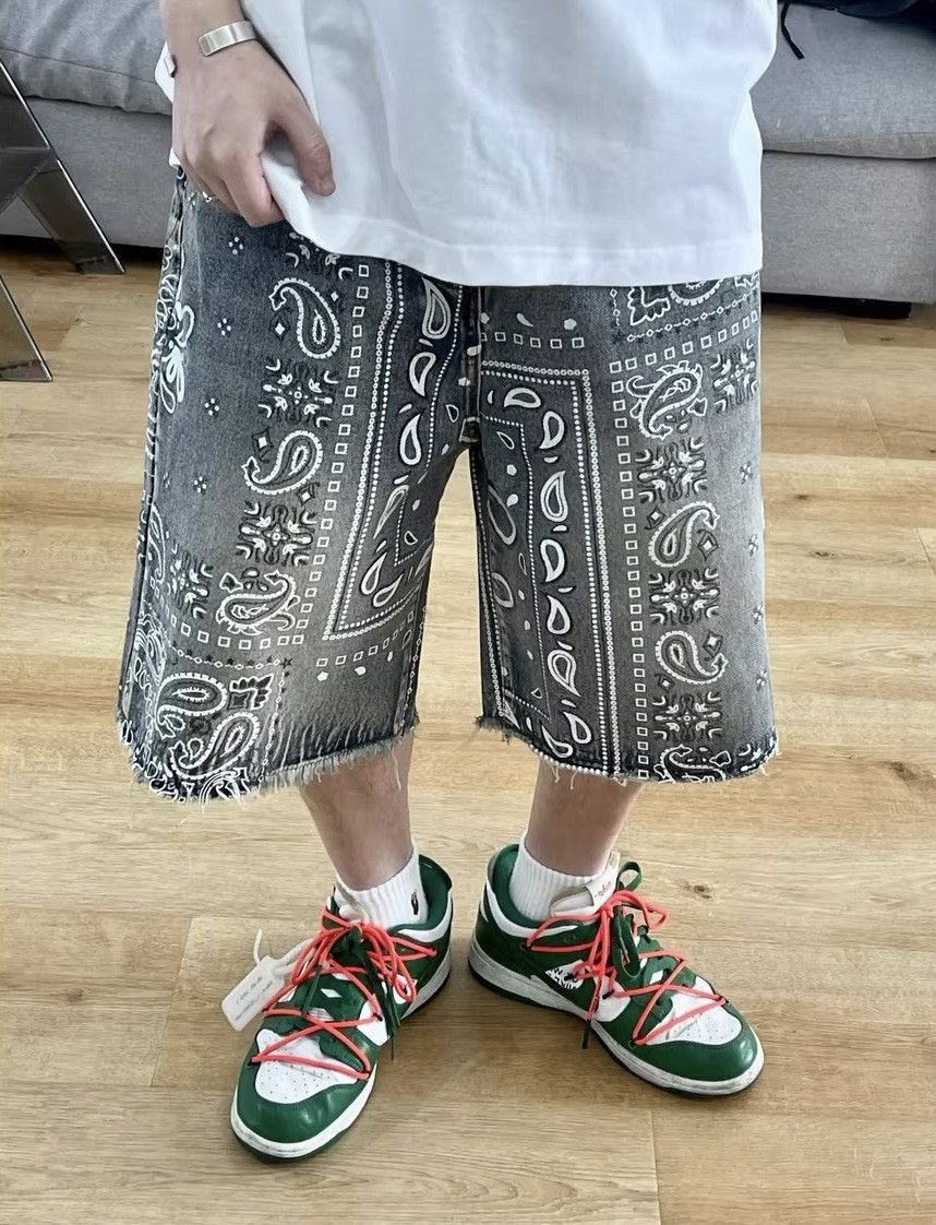 Japanese Brand × Vintage Streetwear Print Raw Edge Cargo Hip Hop Shorts Size US 34 / EU 50 - 1 Thumbnail