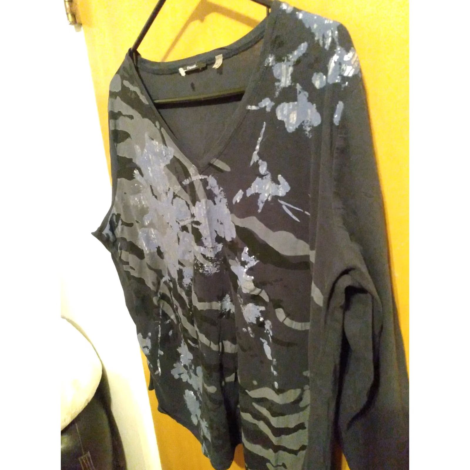 Vintage Tahari LS VNECK BLK GRY LIGHTWEIGHT SHIRT 1X Long Sleeve Blouse Womens Size XL / US 12-14 / IT 48-50 - 4 Thumbnail