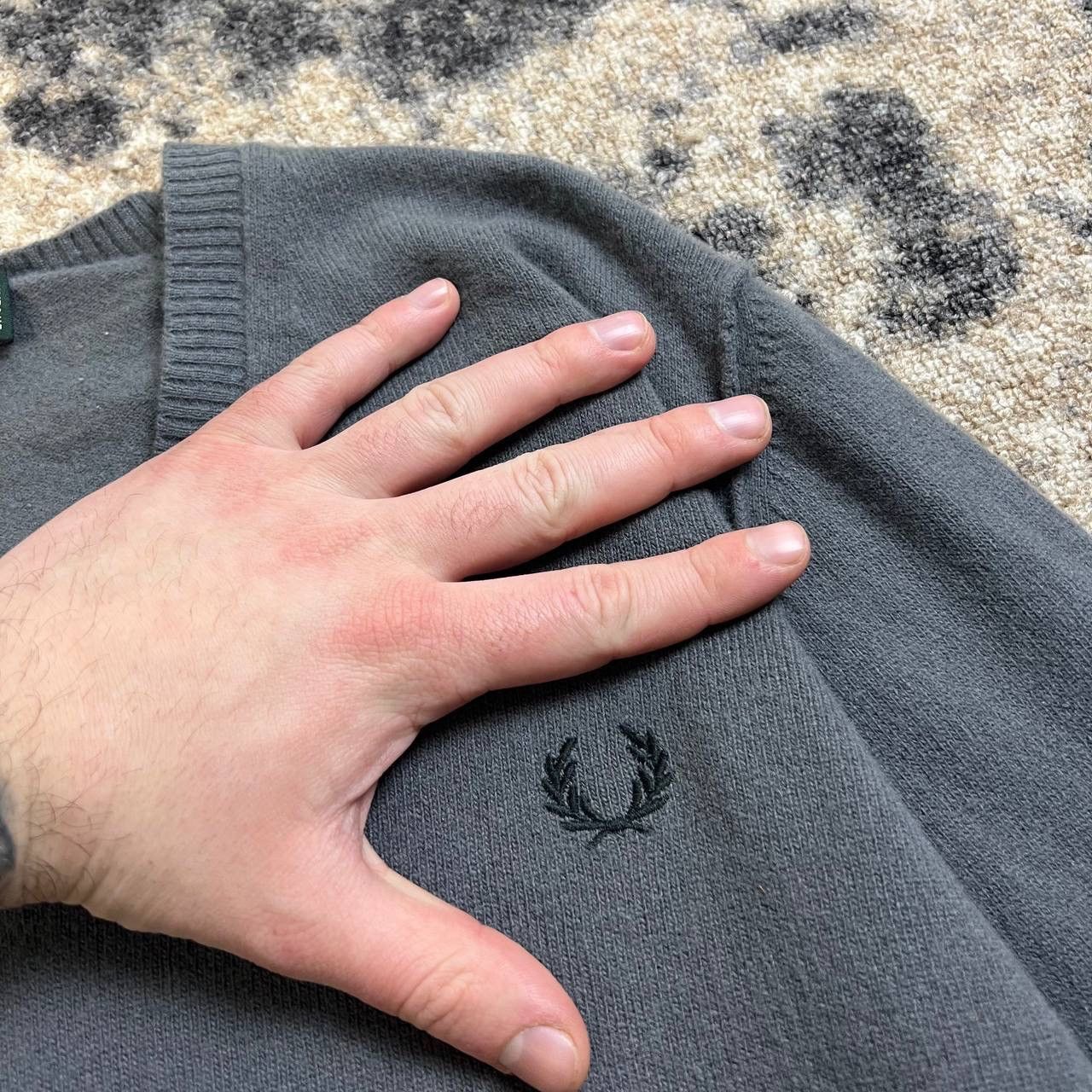 Fred Perry Fred Perry Mini Logo Luxury V-Neck Lana Wool Sweater Size US L / EU 52-54 / 3 - 4 Thumbnail