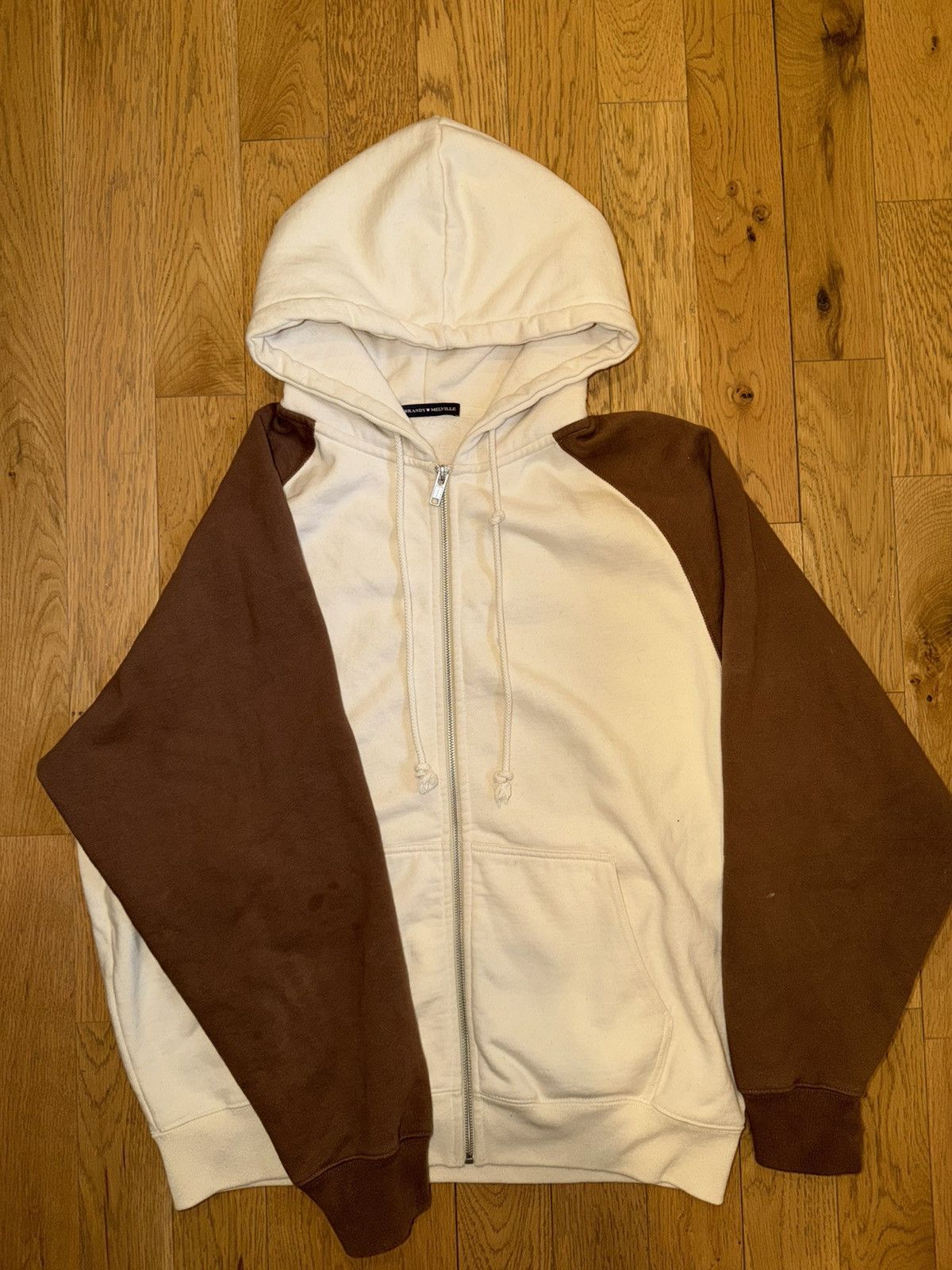 Brandy Melville Brandy Melville ZipUp Brown Cream Raglan Sweatshirt Size ONE SIZE - 2 Thumbnail
