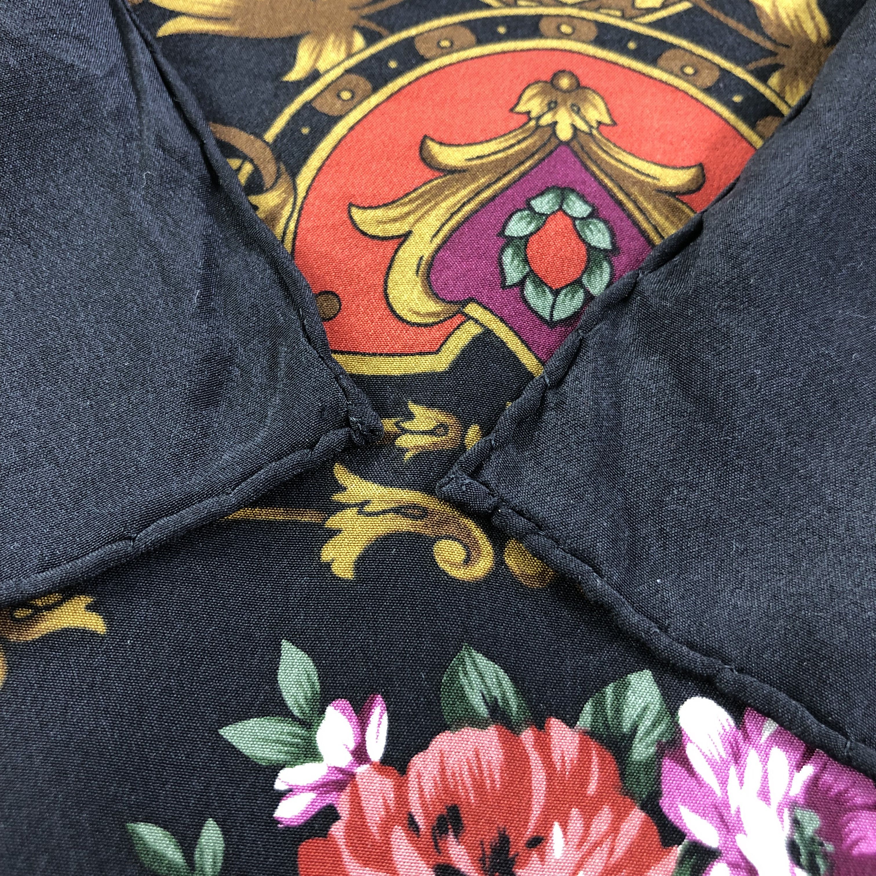 Japanese Brand Vintage Luxury Floral Hand Rolled Silk Scarf M653 Size ONE SIZE - 3 Thumbnail