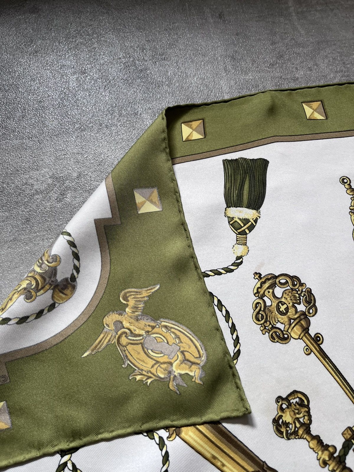 Hermes Hermes ''Les Cles'' silk scarf green Size ONE SIZE - 18 Thumbnail