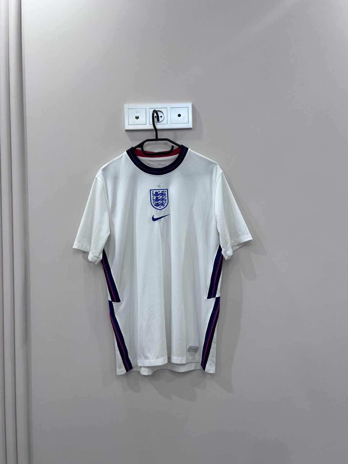 Nike RARE Vintage England 2020 Nike Soccer Jersey y2k blokcore Size US M / EU 48-50 / 2 - 1 Thumbnail