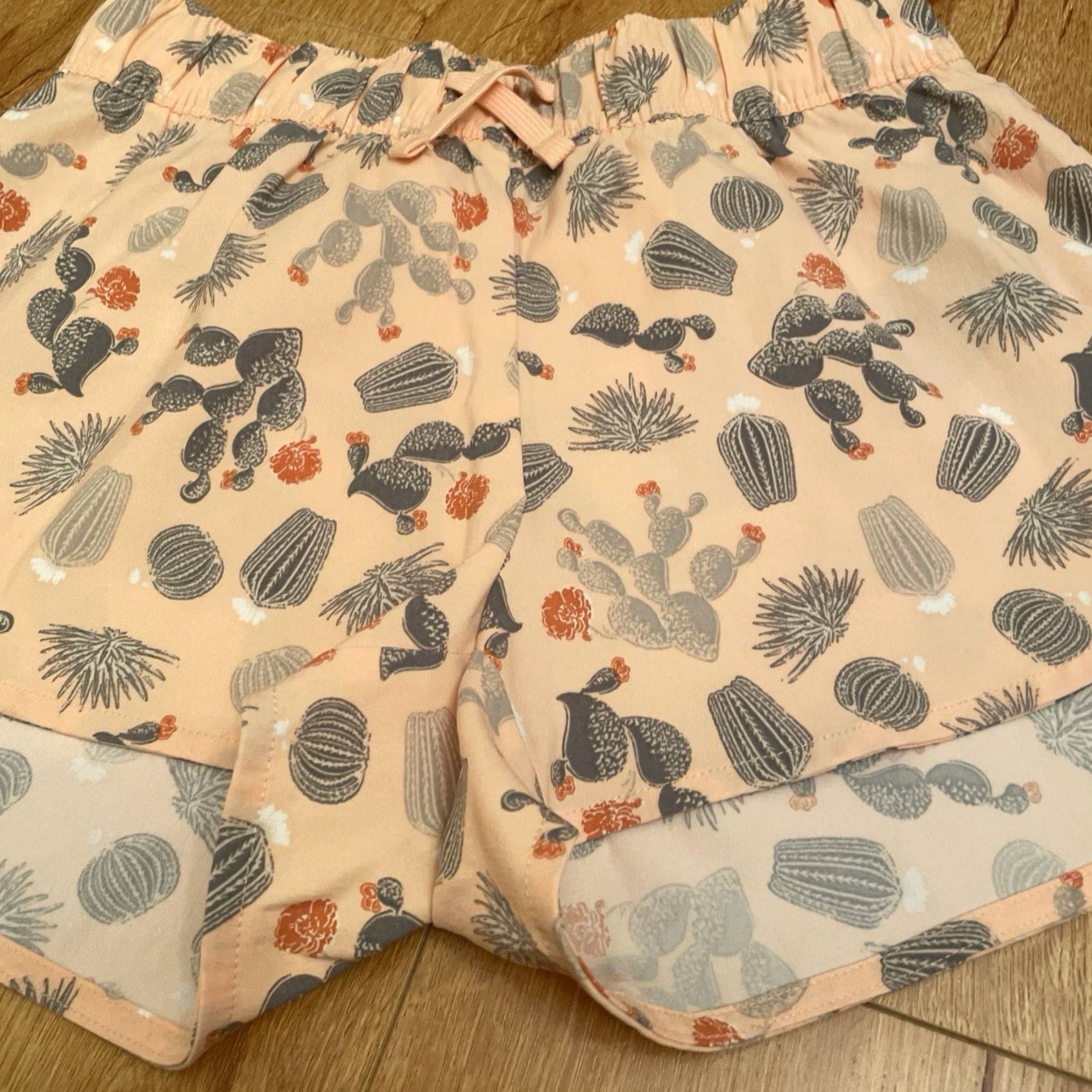 The North Face The North Face Cacti Printed Class V Shorts in Apricot Ice Casual Shorts XS Women Multicolor Utility Modern - Size 26" / US 2 / IT 38 - 3 Thumbnail