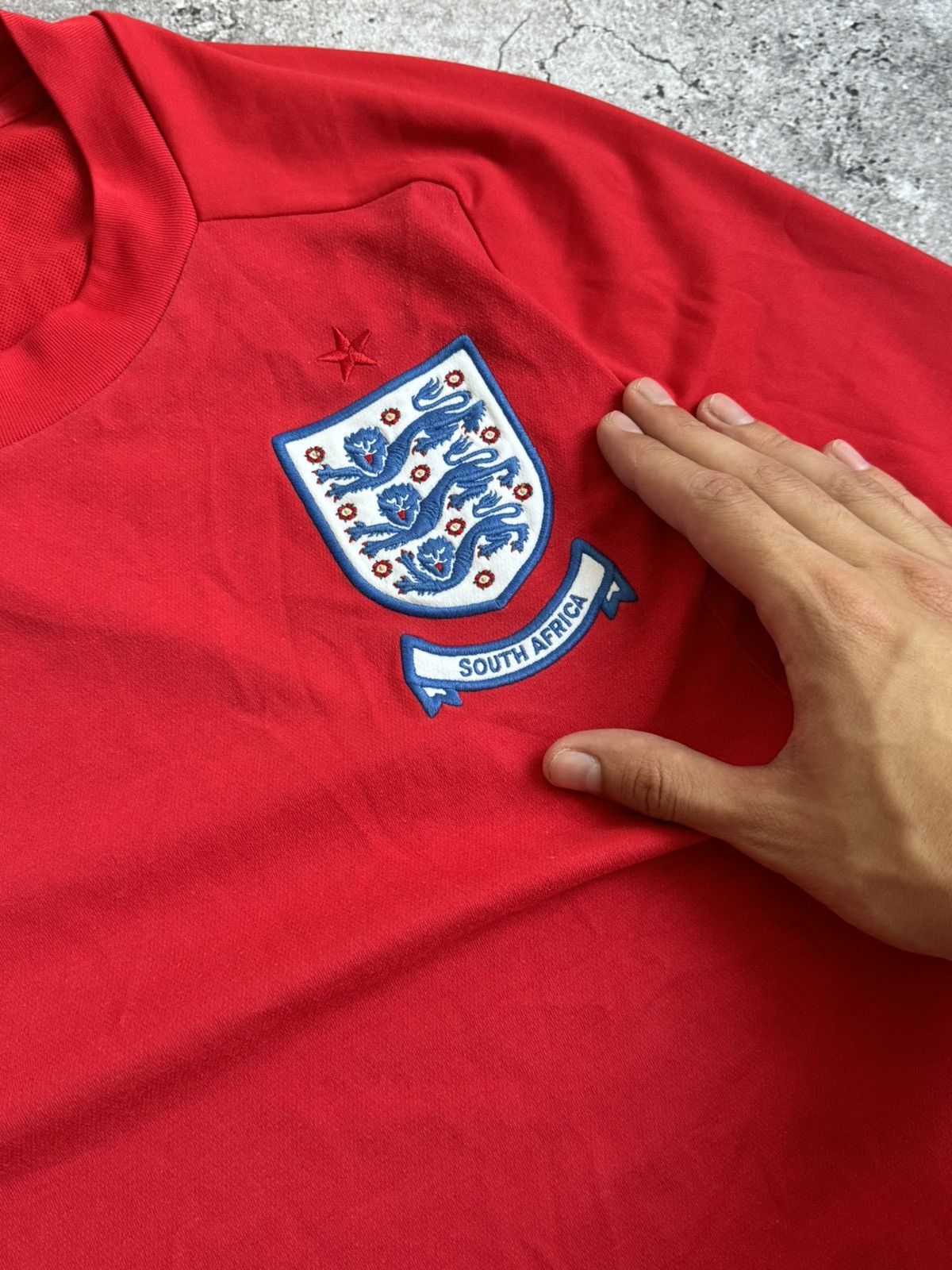 Umbro × Vintage Vintage Umbro England South Africa red jersey t-shirt Size US M / EU 48-50 / 2 - 3 Thumbnail