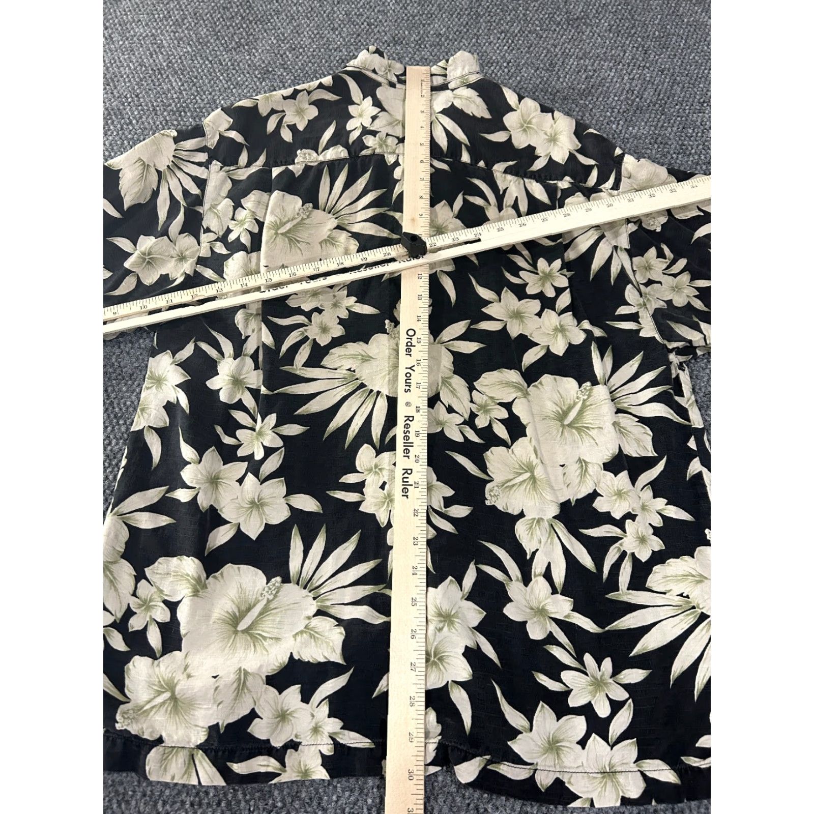 Tommy Bahama Tommy Bahama Hawaiian Shirt Mens Medium Black Cream Floral Silk Camp Vacation Button-Up Short Sleeve, M, Black, Floral, Silk, Tom… Size US M / EU 48-50 / 2 - 7 Thumbnail