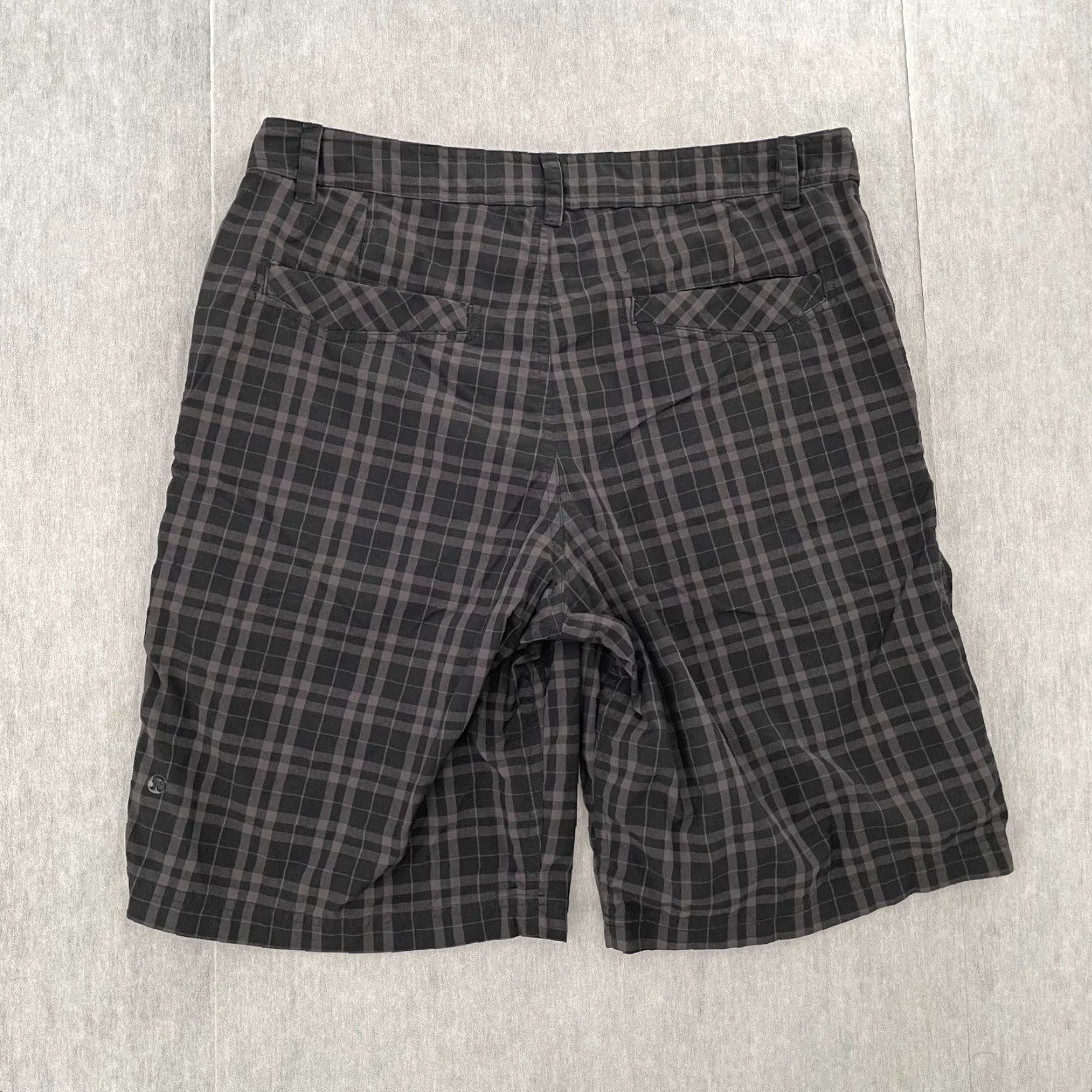 Lululemon Vintage Lululemon Shorts Mens 34 Casual Plaid Nylon Spandex Logo Pockets Size US 34 / EU 50 - 2 Thumbnail