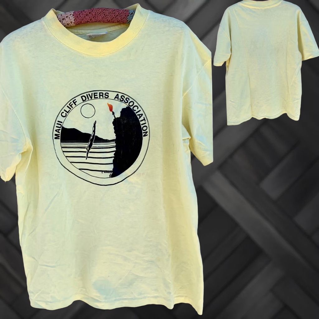 Hanes VINTAGE Maui Cliff Divers Association T Shirt Graphic Tee Single Stitch Size L Mens Yellow 100% Cotton Hanes Beefy-T Hawaii Nature 80s 90s Size US L / EU 52-54 / 3 - 1 Thumbnail