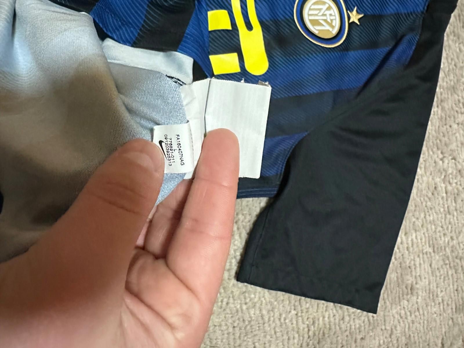 Nike INTER MILAN 2016/2017 HOME FOOTBALL SHIRT JERSEY Sz L Size US L / EU 52-54 / 3 - 6 Thumbnail