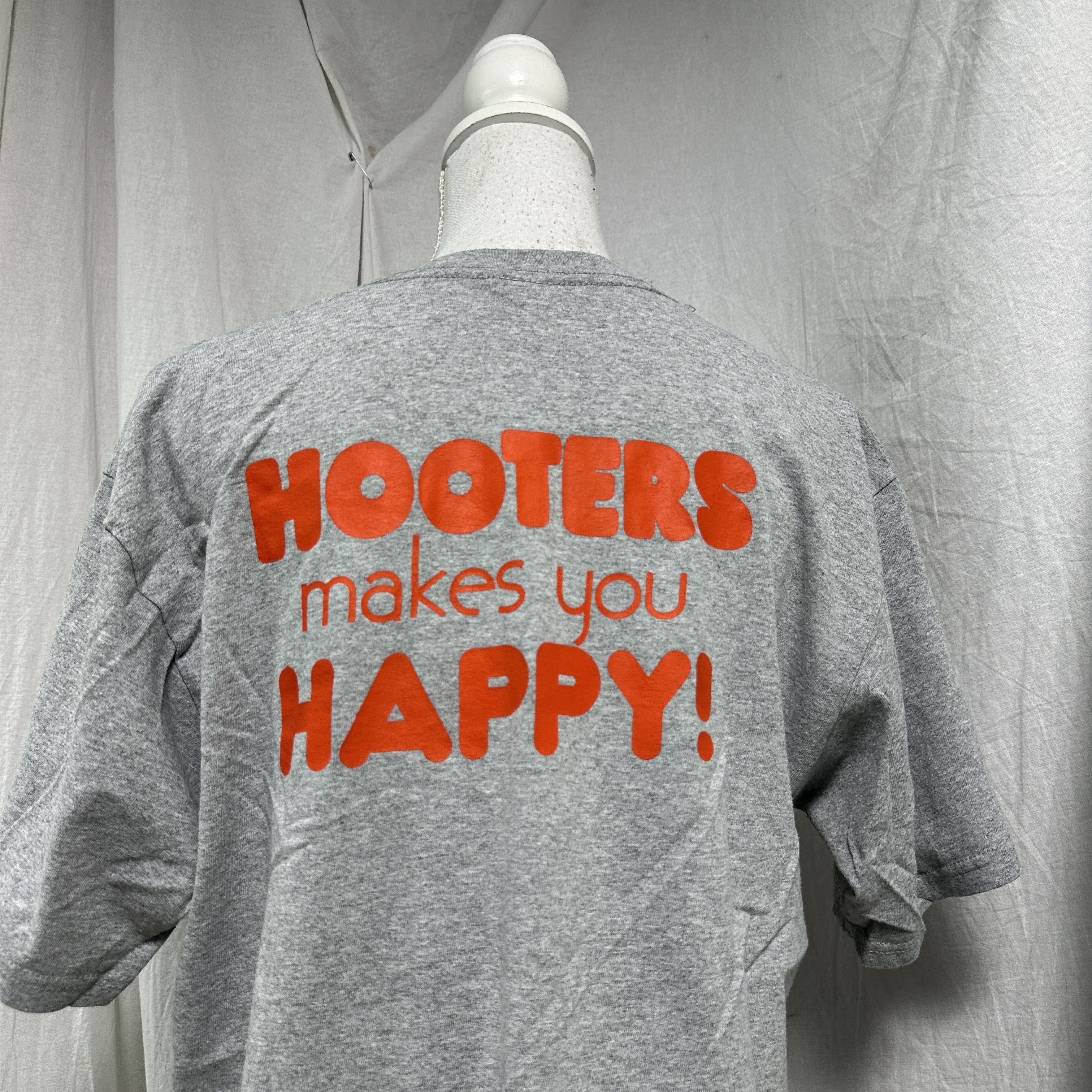 Vintage Vintage Streetwear Sporty Printed Hooters T-shirt Y2K Size US L / EU 52-54 / 3 - 7 Thumbnail