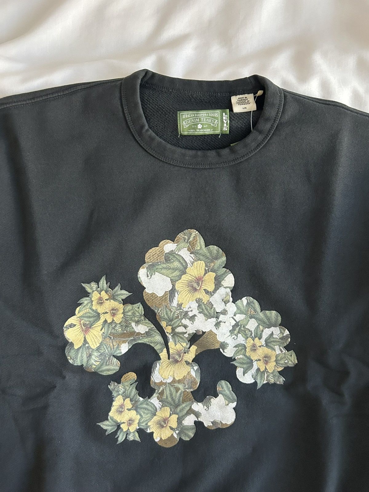 DENIM TEARS × Levi's Denim Tears Levis Sweatshirt Cotton Fleur De-Lis Crewneck Size US L / EU 52-54 / 3 - 3 Thumbnail