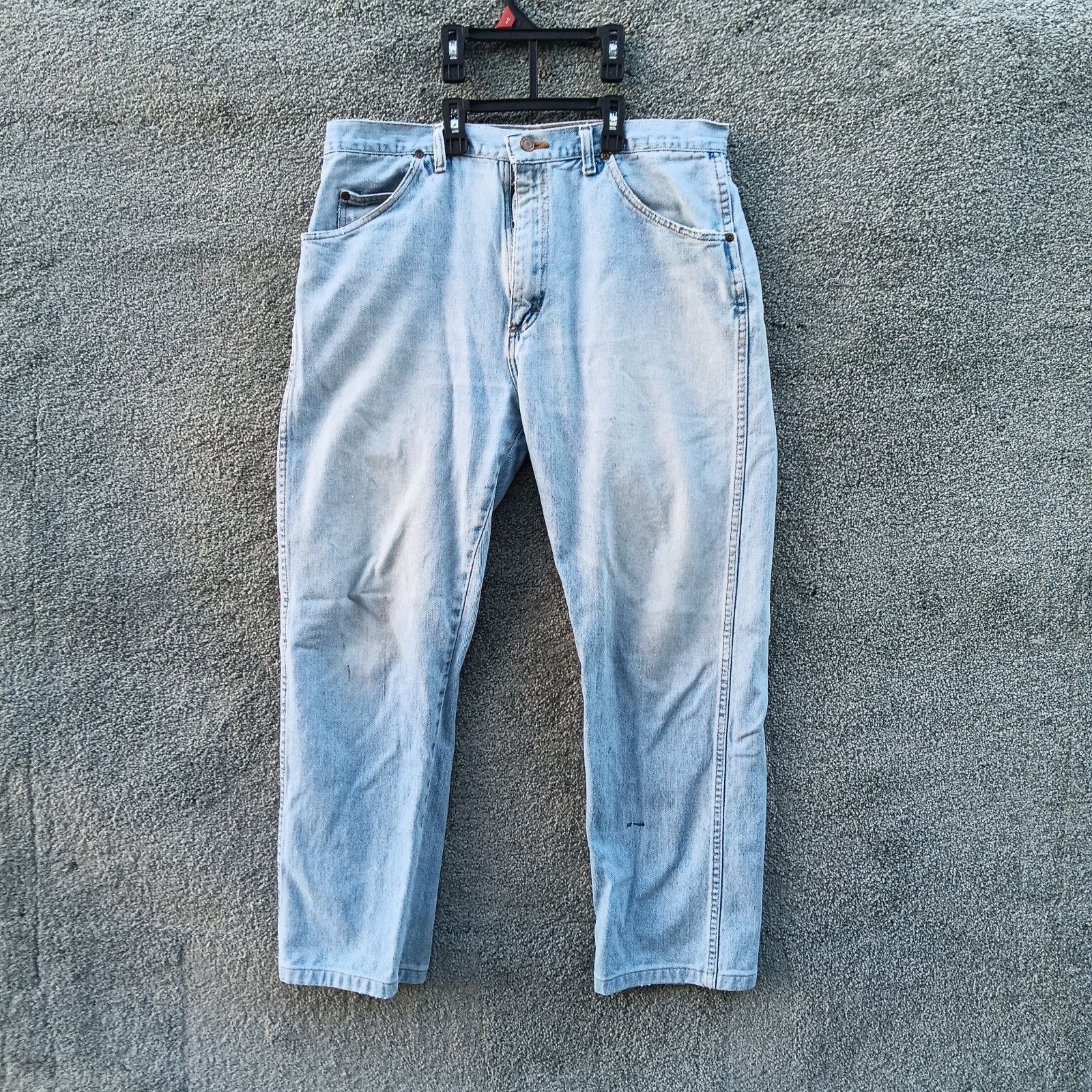 Wrangler Wrangler Jeans Mens 36x30 Classic Fit Straight Leg Size US 36 / EU 52 - 1 Thumbnail