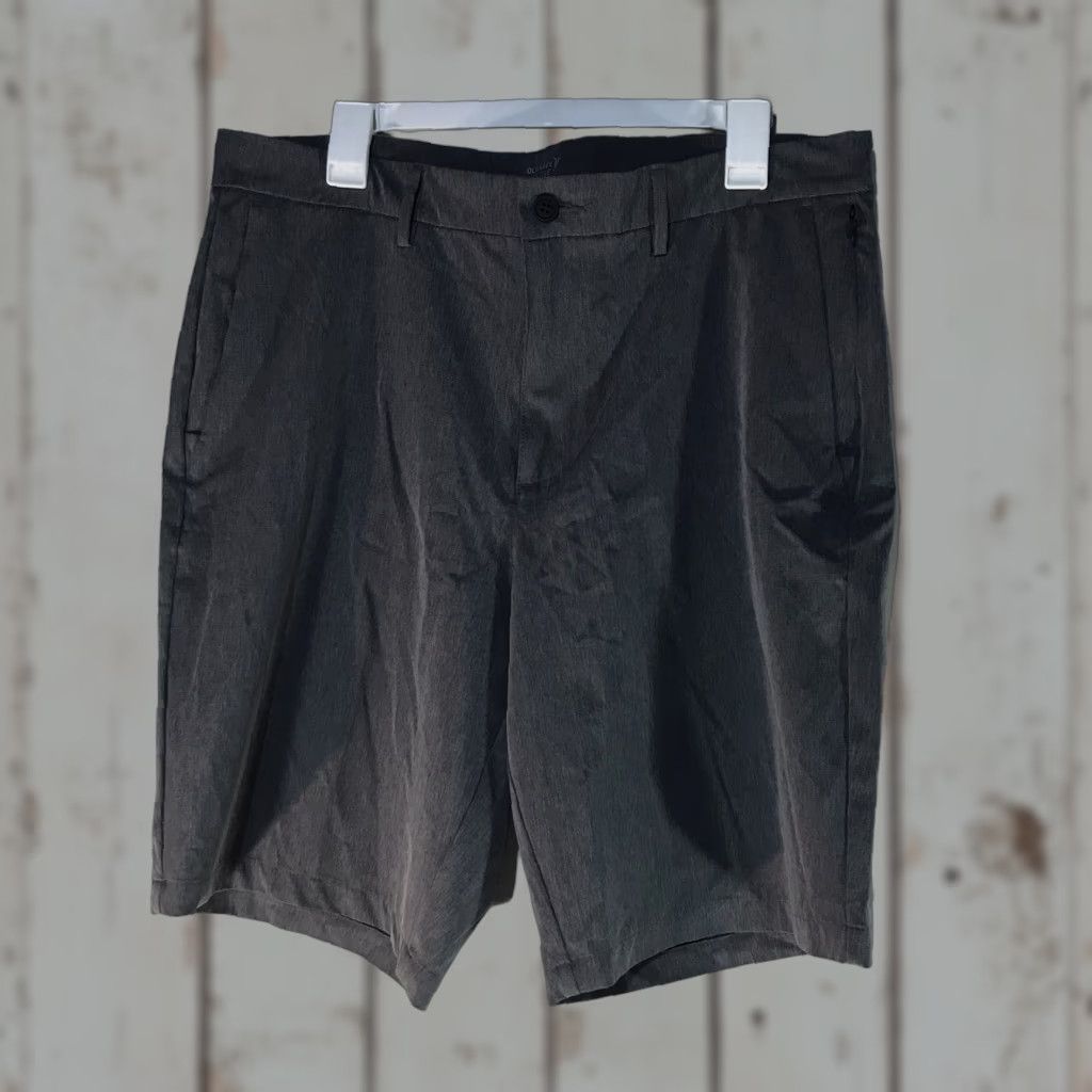 Old Navy Old Navy Active Stretchtech Gray Softshell Shorts Mens Size 36 Size US 36 / EU 52 - 1 Thumbnail