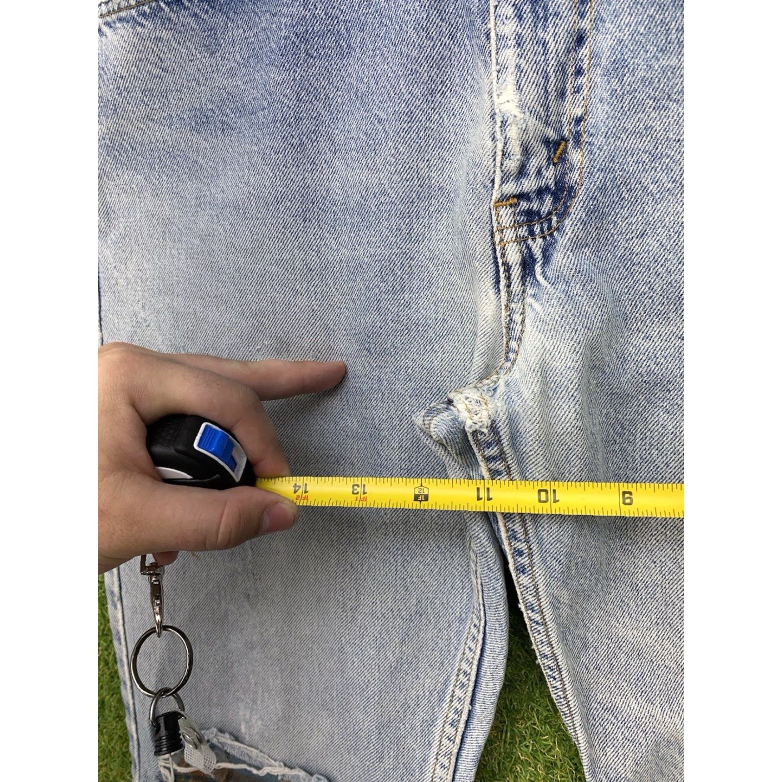 Levi's VINTAGE Levi's 505 Jeans Mens 33x34 Regular Fit Straight Leg Blue Denim Comfort Pockets 90s Size US 33 - 7 Thumbnail