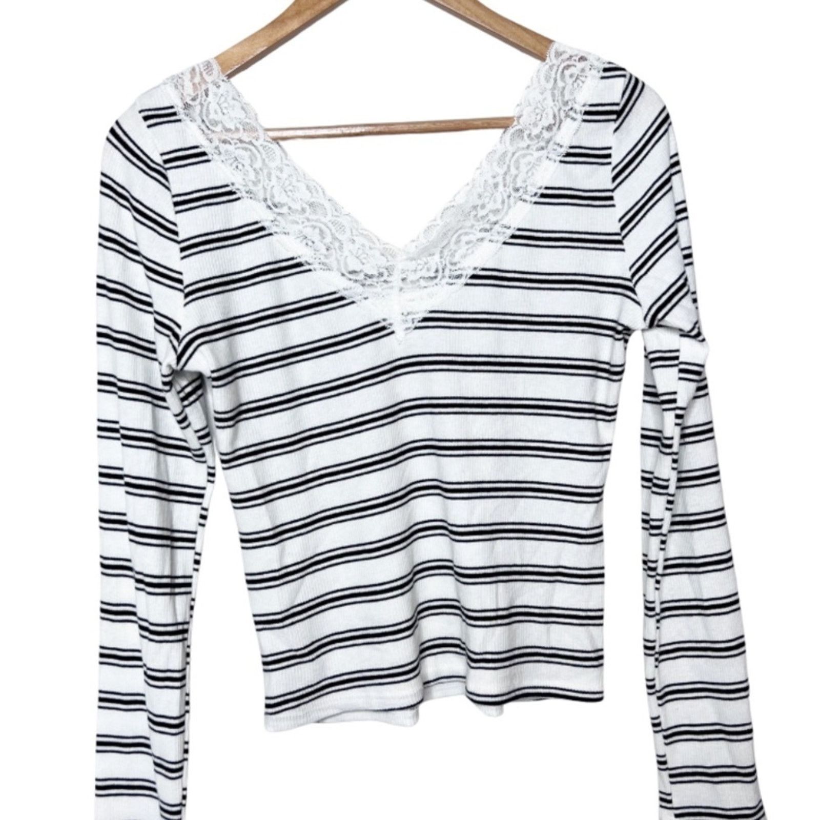 Other Heart & Hips Black & White Striped Lace Ribbed Crop Blouse Size L / US 10 / IT 46 - 4 Thumbnail