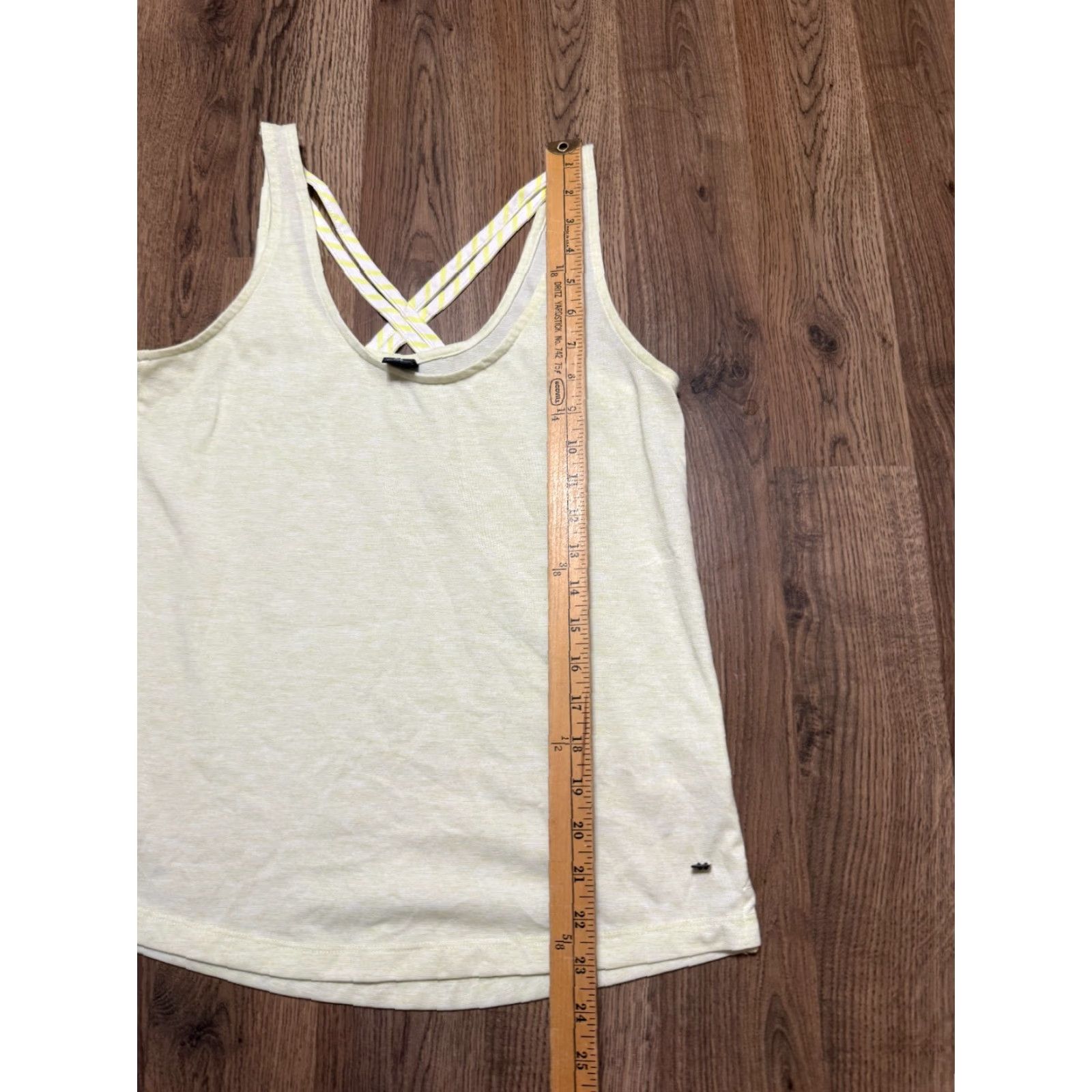 Helly Hansen VINTAGE? No — Helly Hansen Tank Top Women’s Small Yellow Back Cut-Out Racerback Shirt, Tank, Sleeveless, Cotton, Regular Fit, Casual, 3-season, Basic Size S / US 4 / IT 40 - 4 Thumbnail