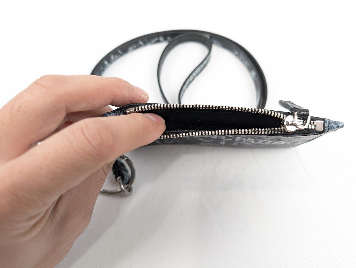 Balenciaga o1rshd1 Size: OS / Cash Card Case & Key Ring Size ONE SIZE - 13 Thumbnail