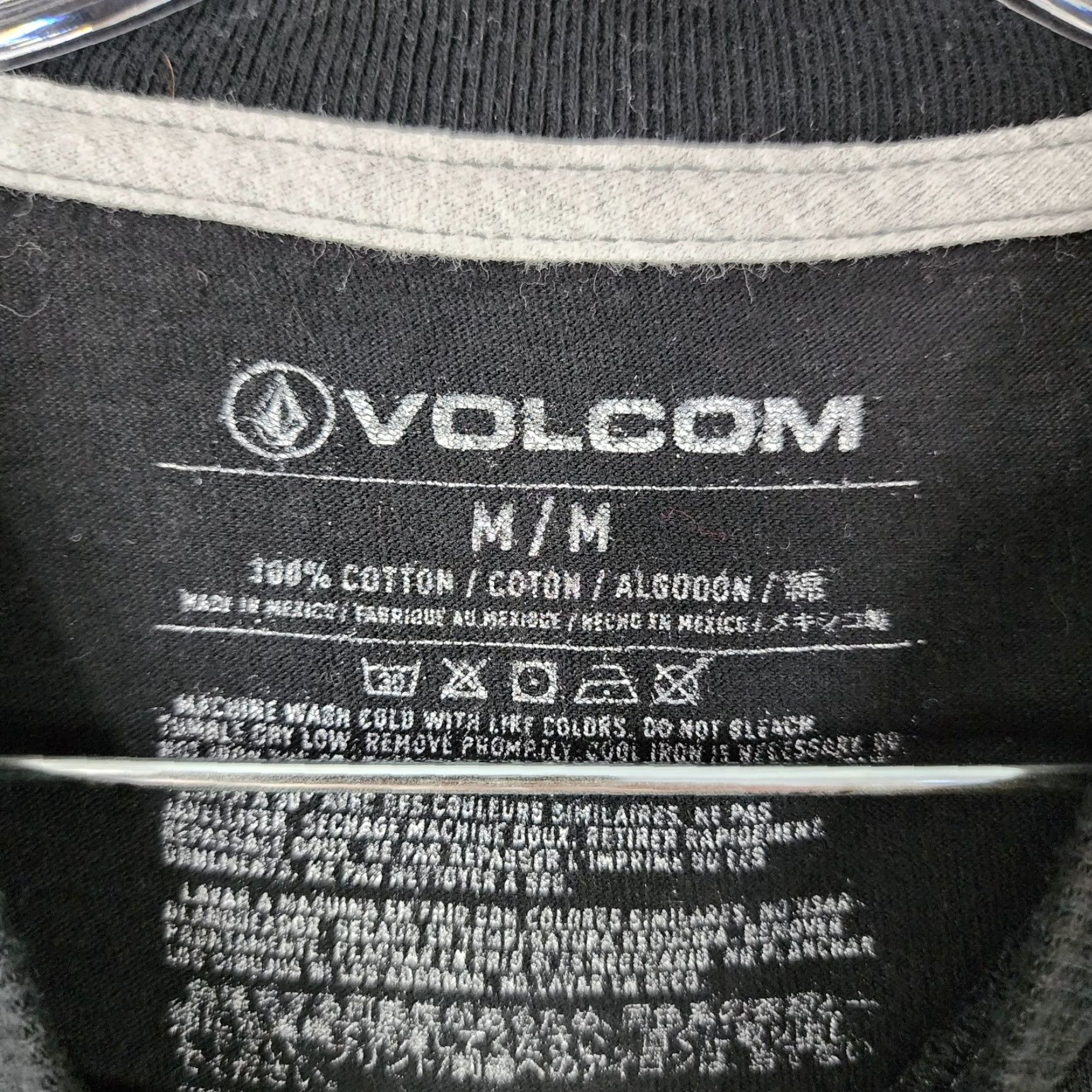 Volcom VINTAGE Volcom Mens Balck Short Sleeve Graphic Tee M Black Mens T-Shirt Size US 31 - 4 Thumbnail