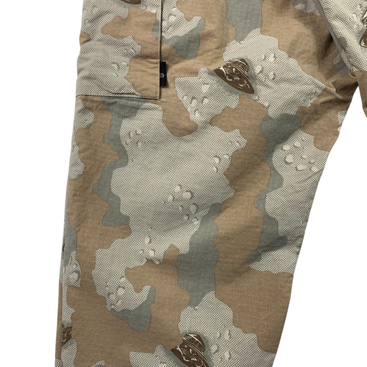 GU × Japanese Brand × Undercover GU X UNDERCOVER Camo full print cargo pants Size US 34 / EU 50 - 20 Thumbnail
