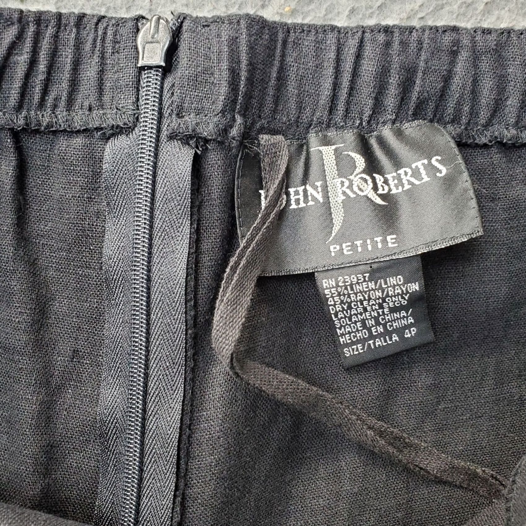 Vintage John Roberts Capri Pants Womens Size 4P Black Linen Embroidered Floral Back Zip Capri Pants Womens 4P Black Linen Embroidered Floral Back Zip Size 27" / US 4 / IT 40 - 7 Thumbnail