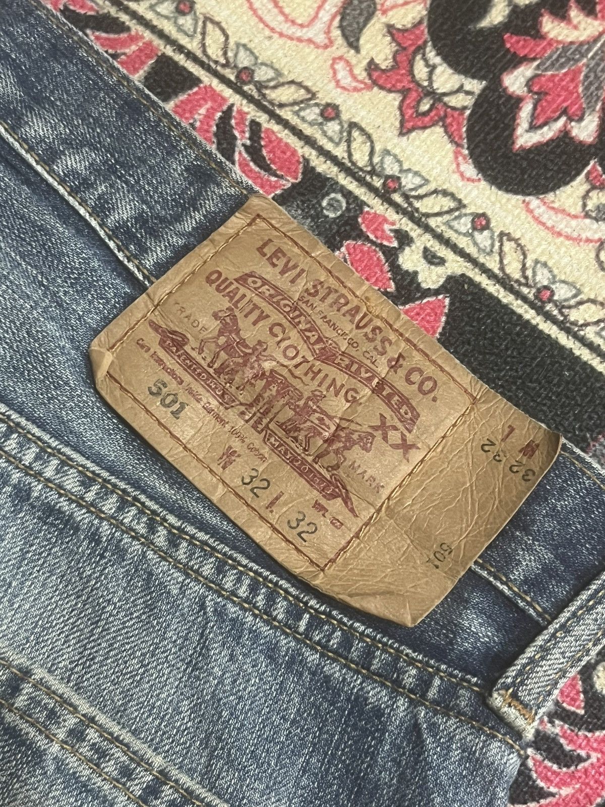 Levi's Vintage Y2K Levi’s 501 Blue Faded Distressed Classic Jeans Size US 32 / EU 48 - 9 Thumbnail