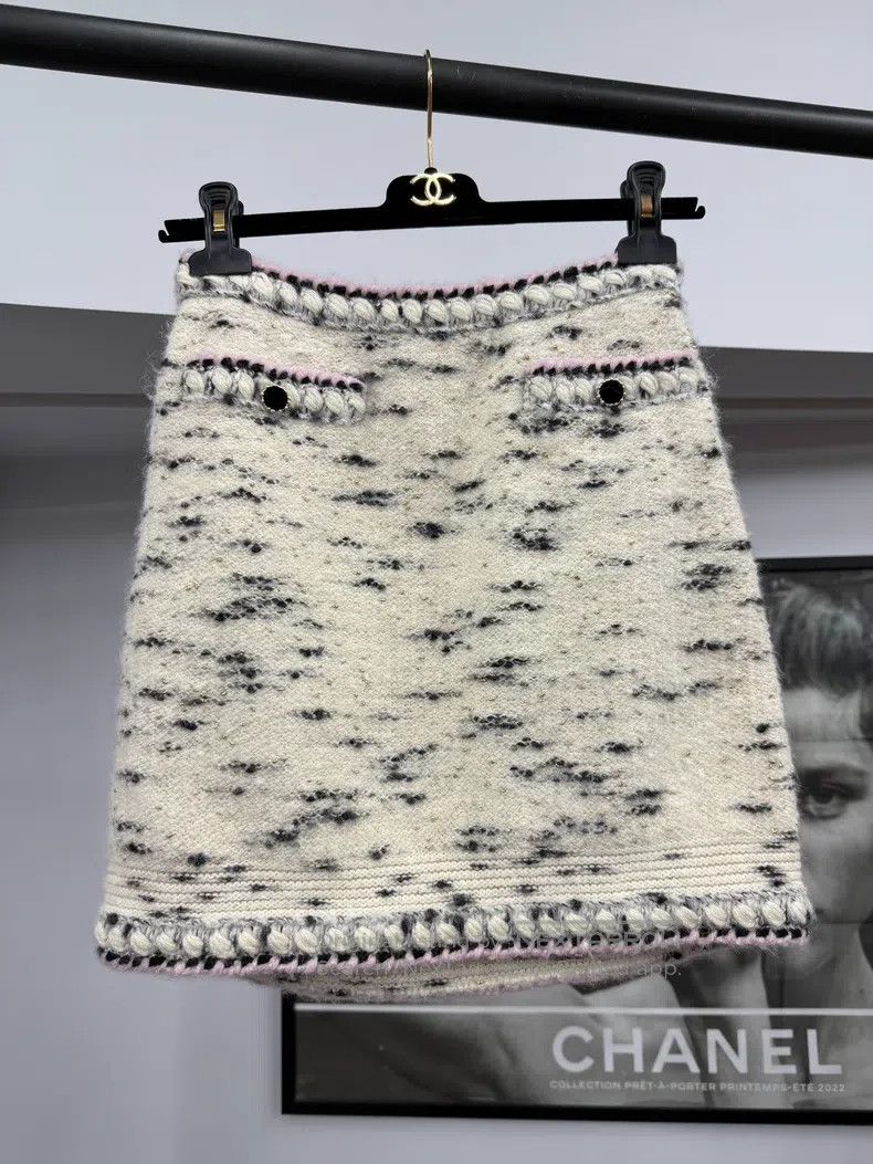 Chanel Chanel Castle Series Cashmere Knitted Skirt Size 24" / US 00 / IT 34 - 1 Thumbnail