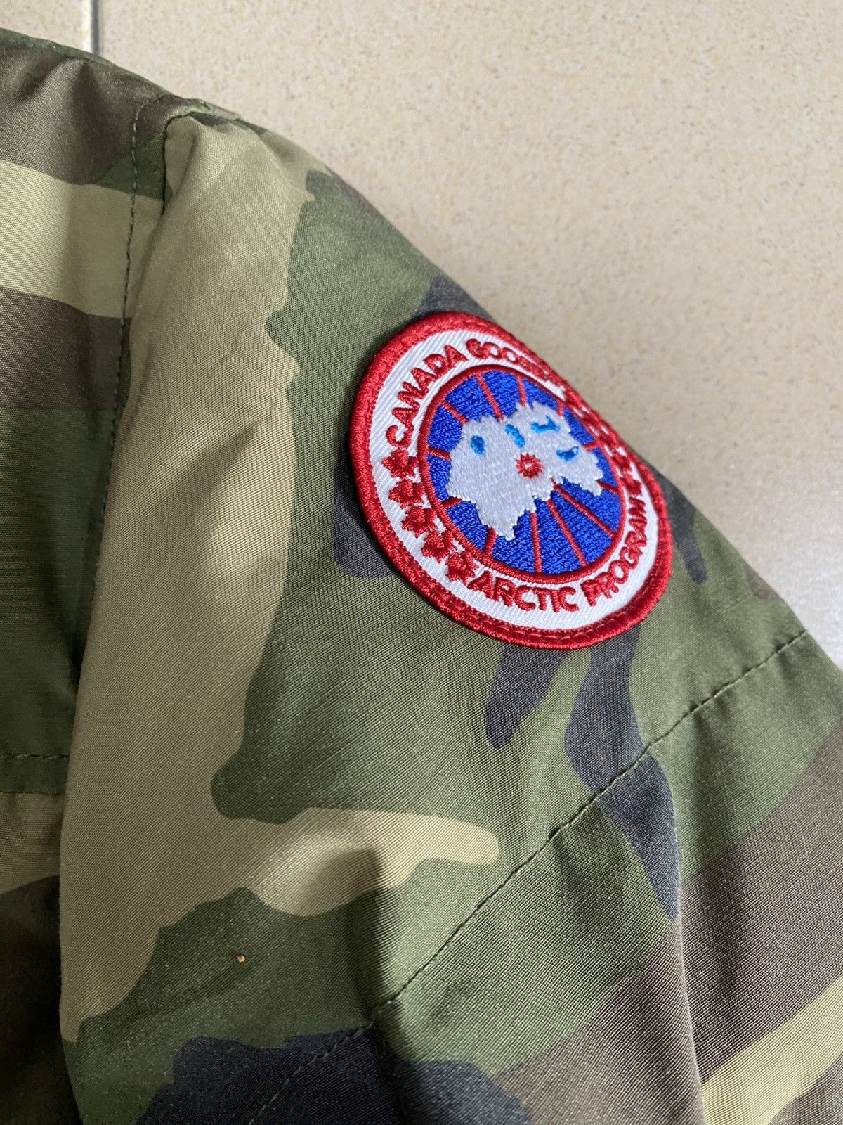 Canada Goose Canada Goose camo puffer jacket Size US S / EU 44-46 / 1 - 7 Thumbnail